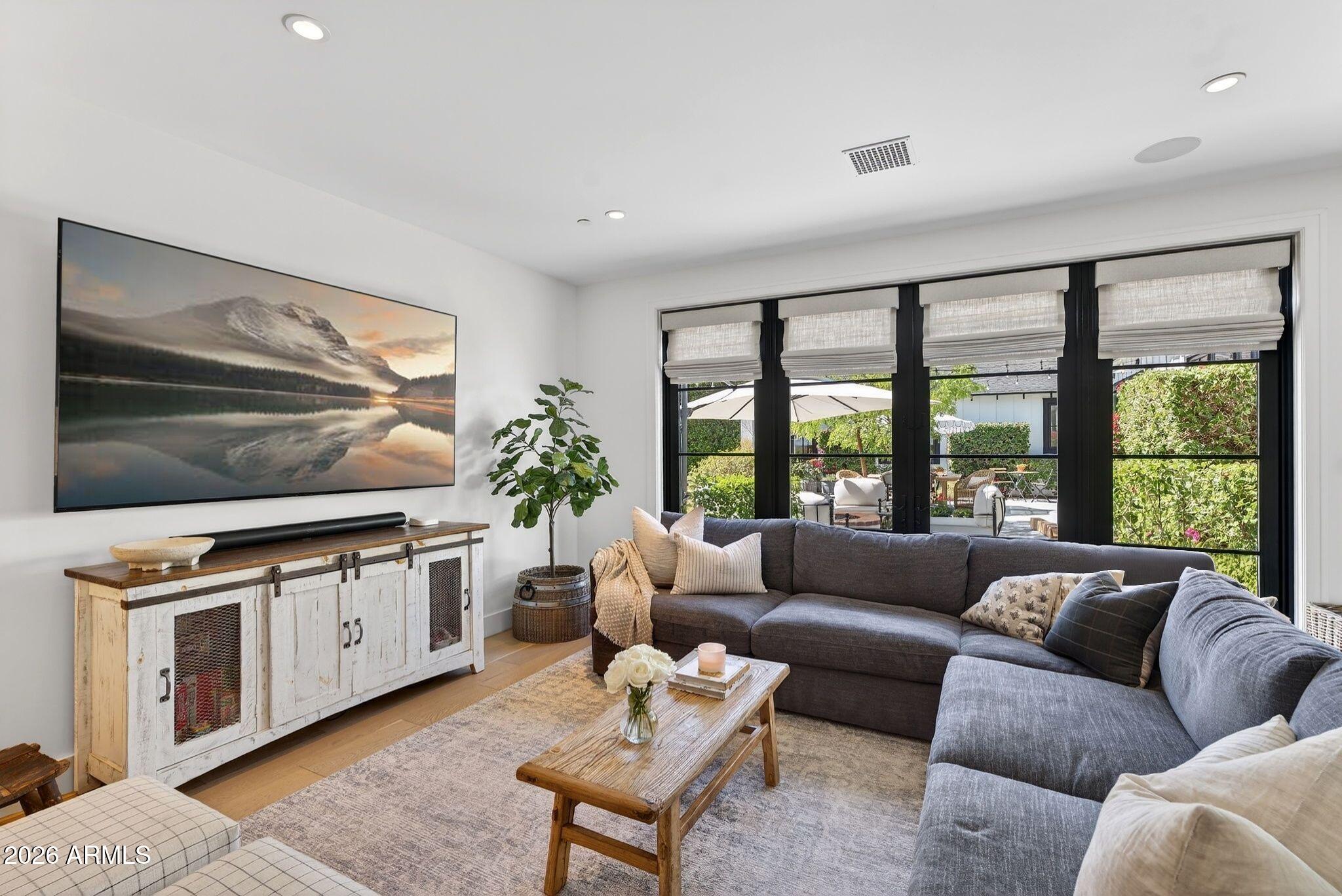 5217 E CALLE REDONDA