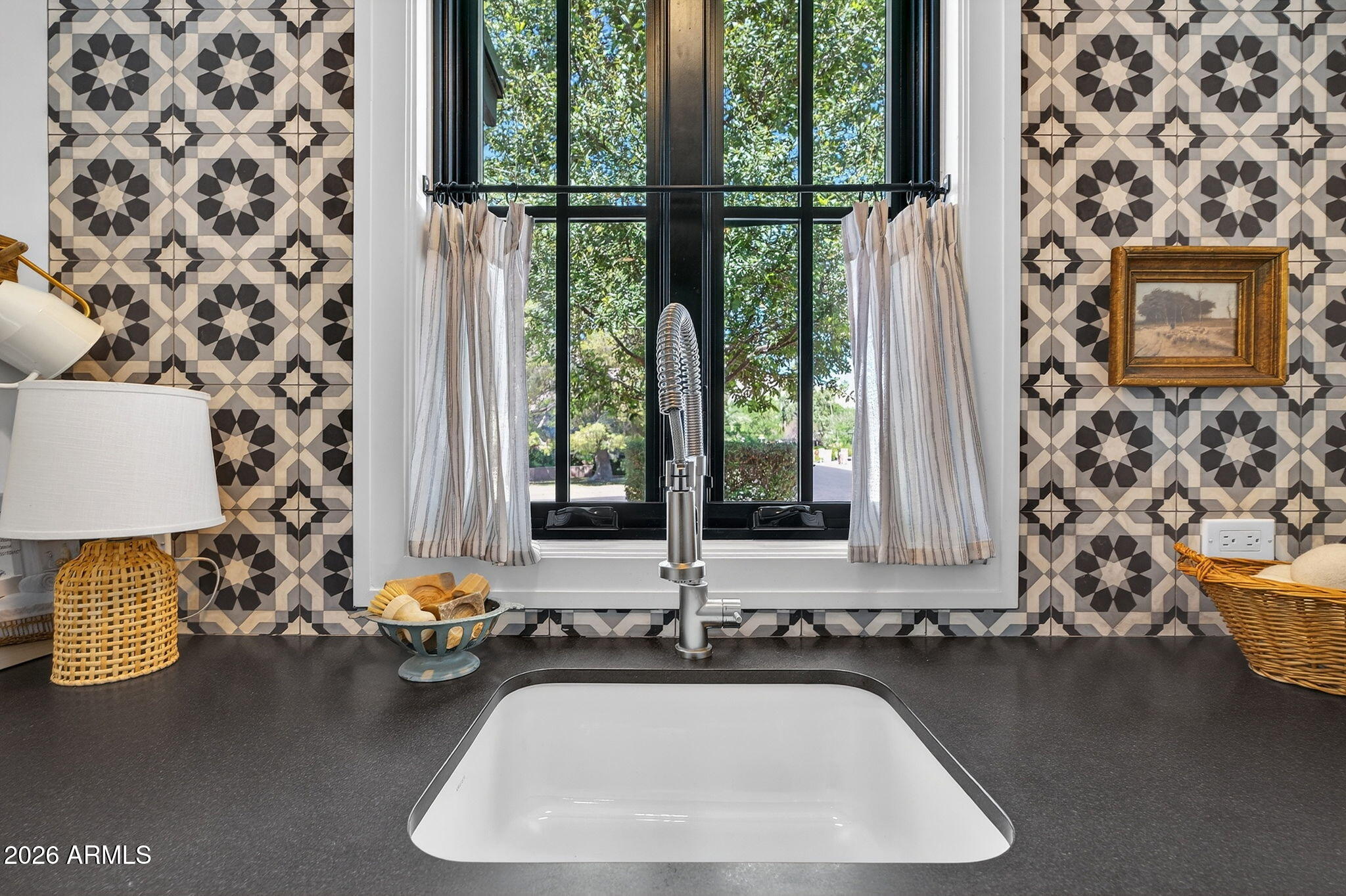 5217 E CALLE REDONDA