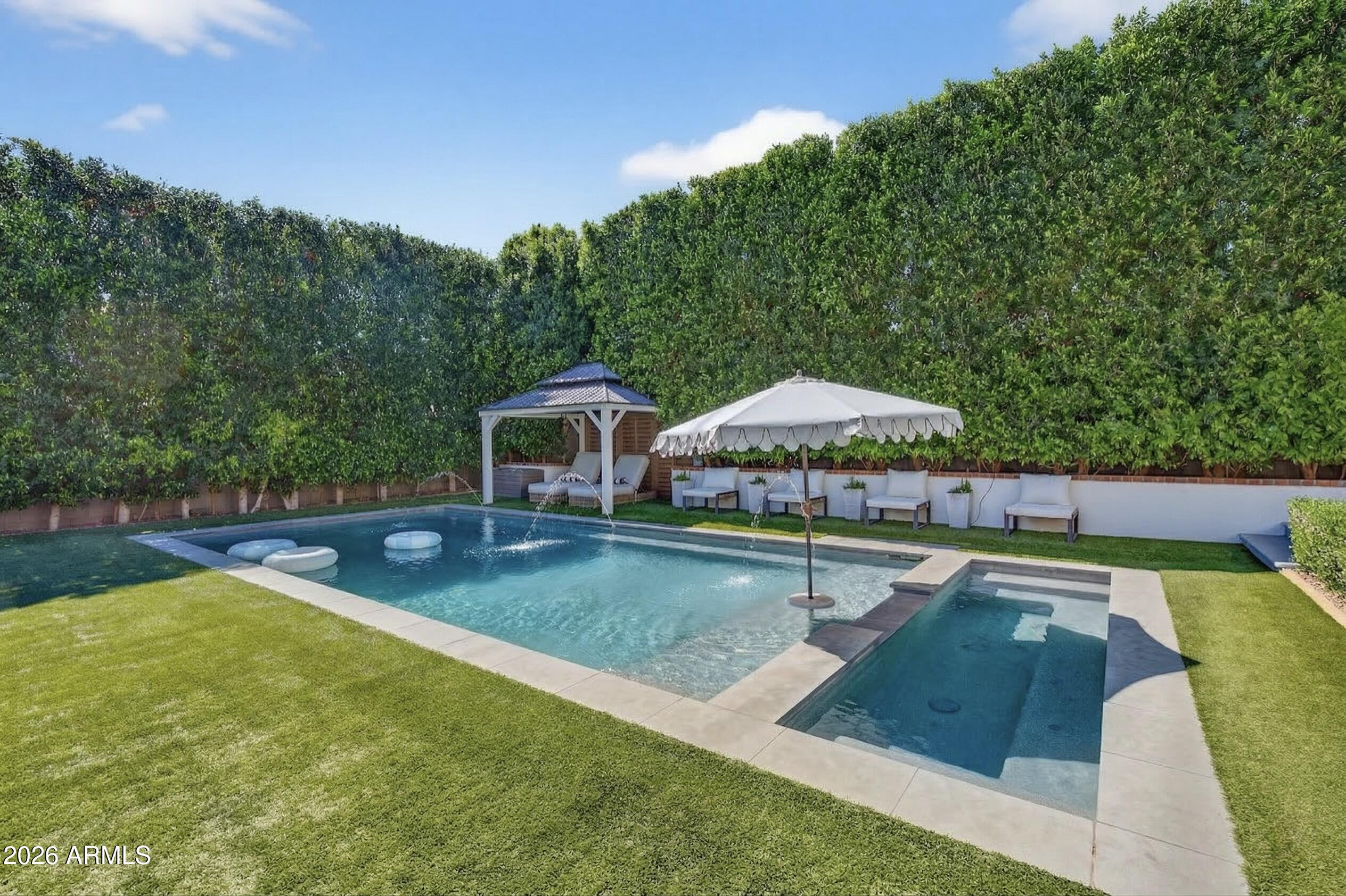 5217 E CALLE REDONDA