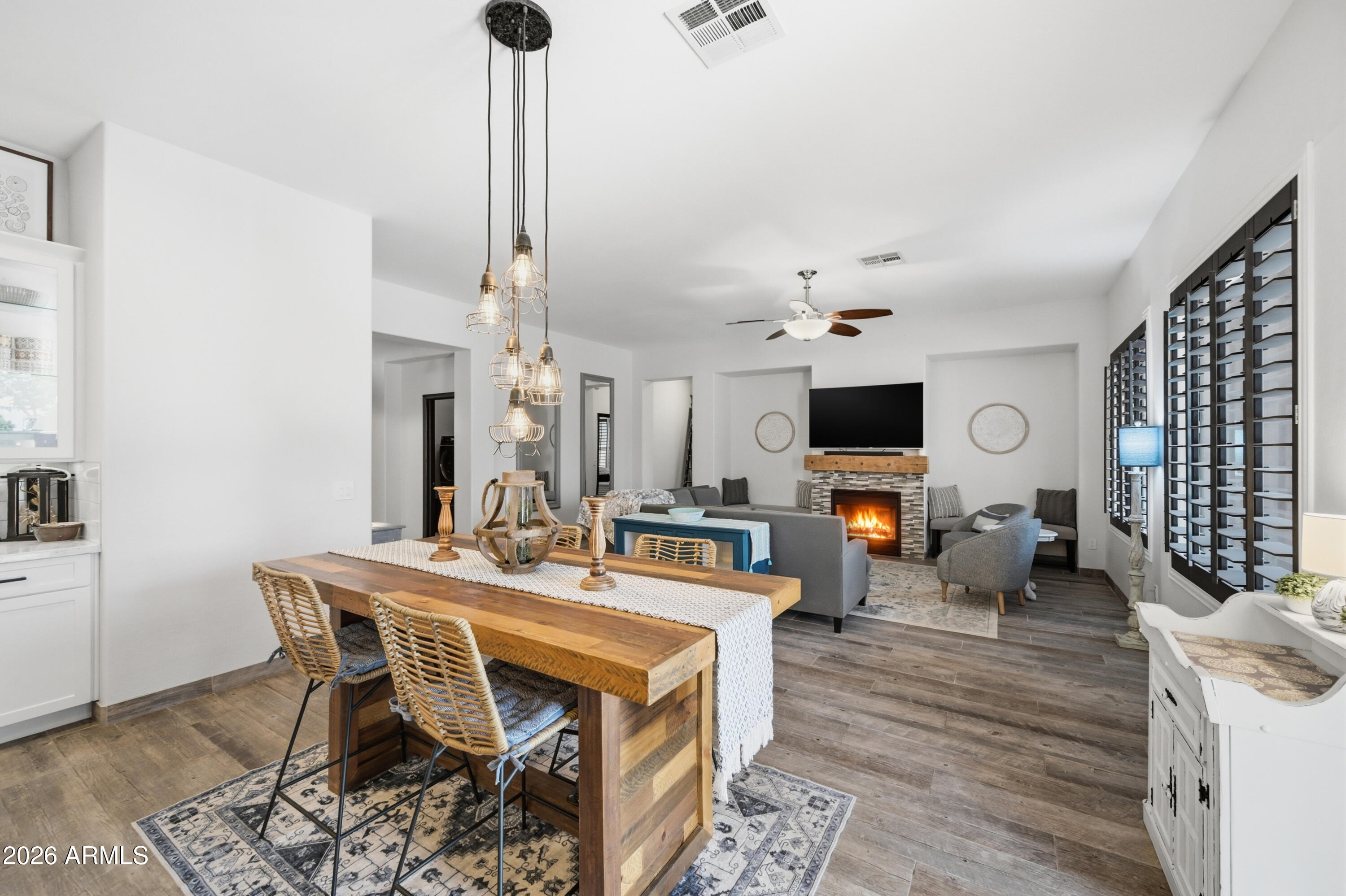 2328 S SORRELLE Street