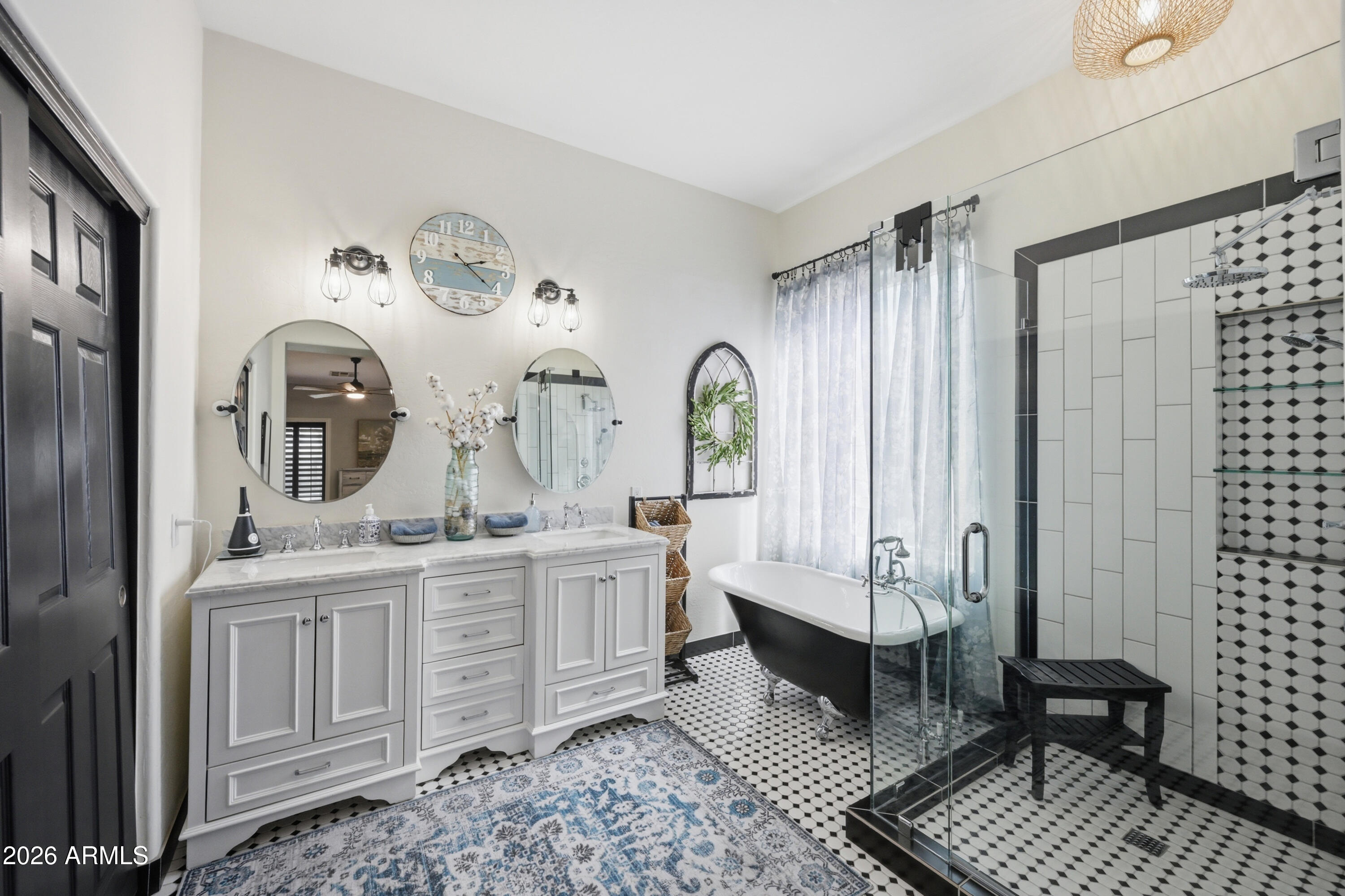 2328 S SORRELLE Street