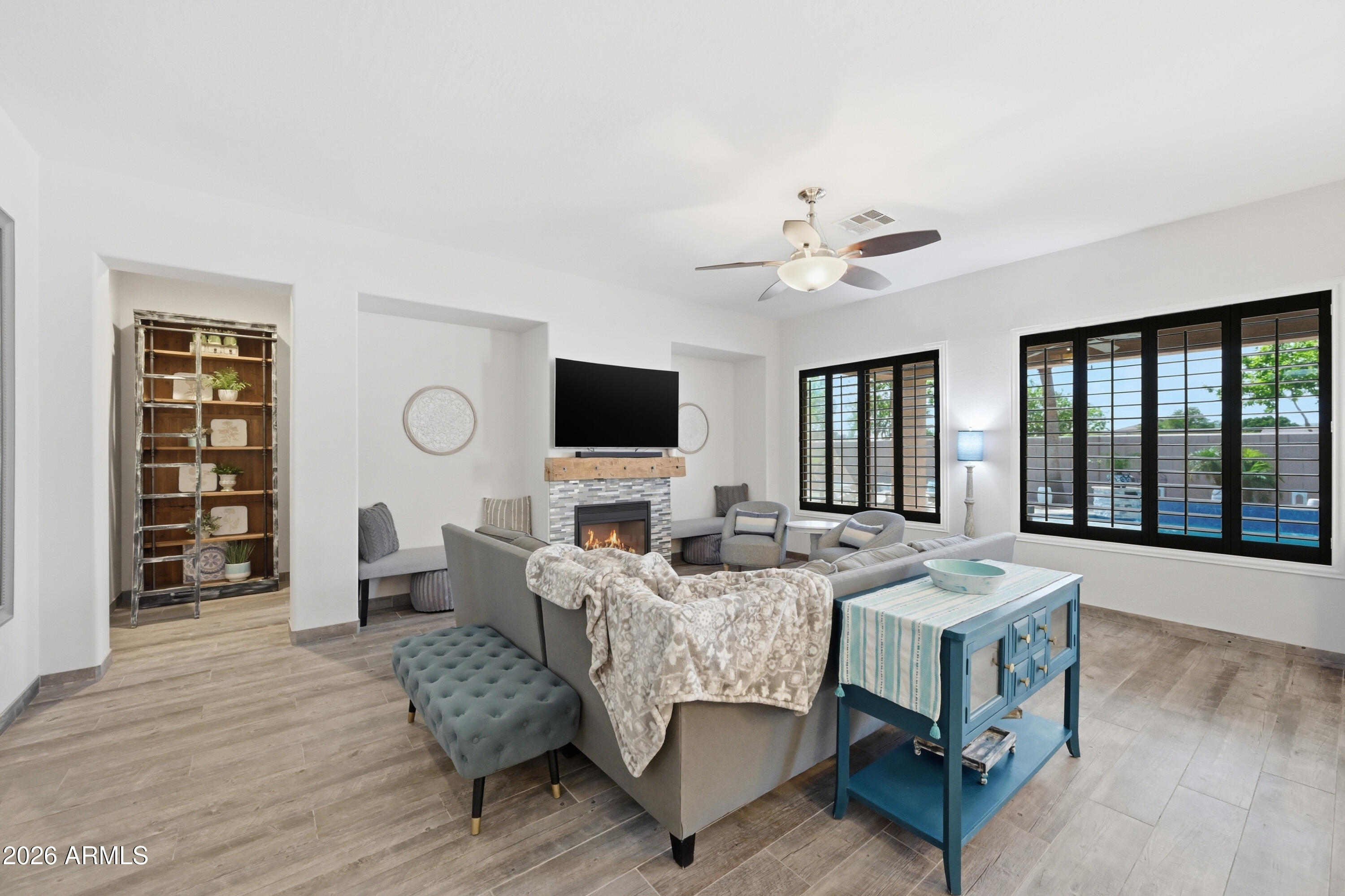 2328 S SORRELLE Street