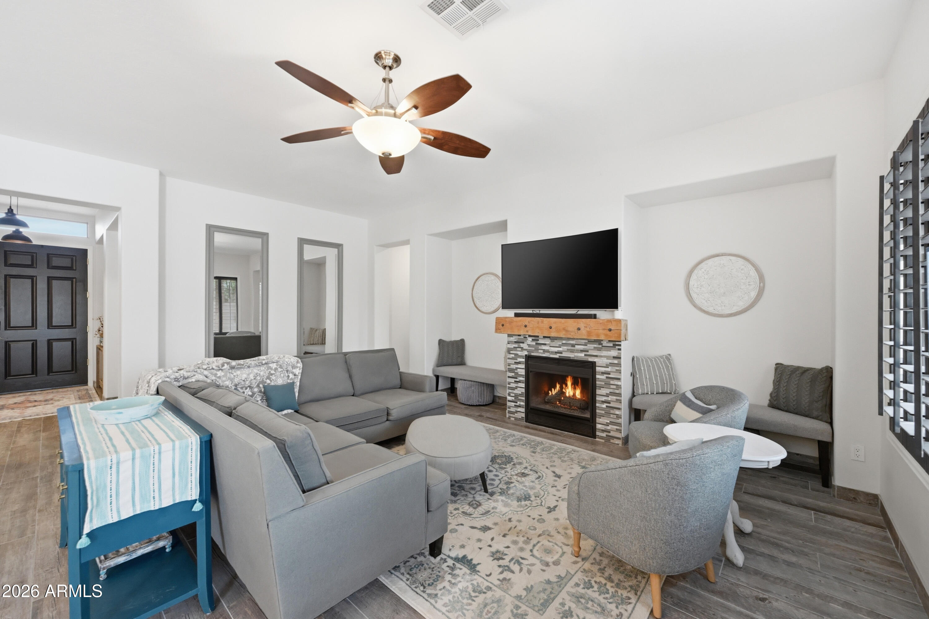 2328 S SORRELLE Street