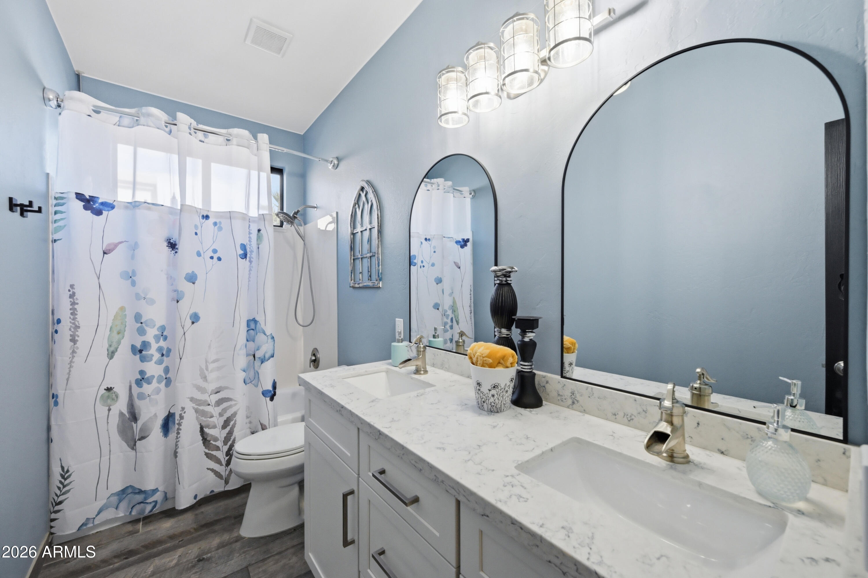 2328 S SORRELLE Street