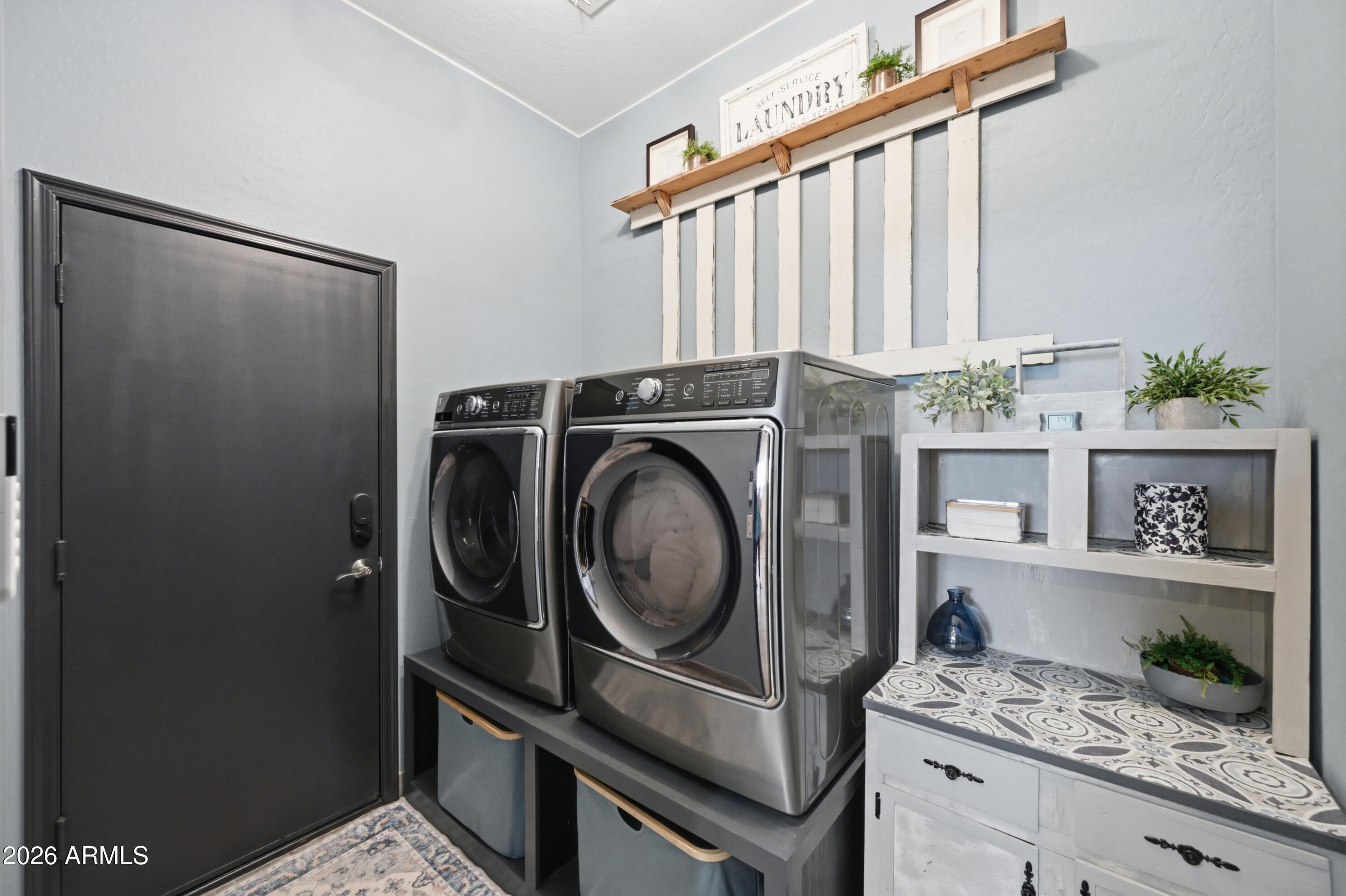 2328 S SORRELLE Street