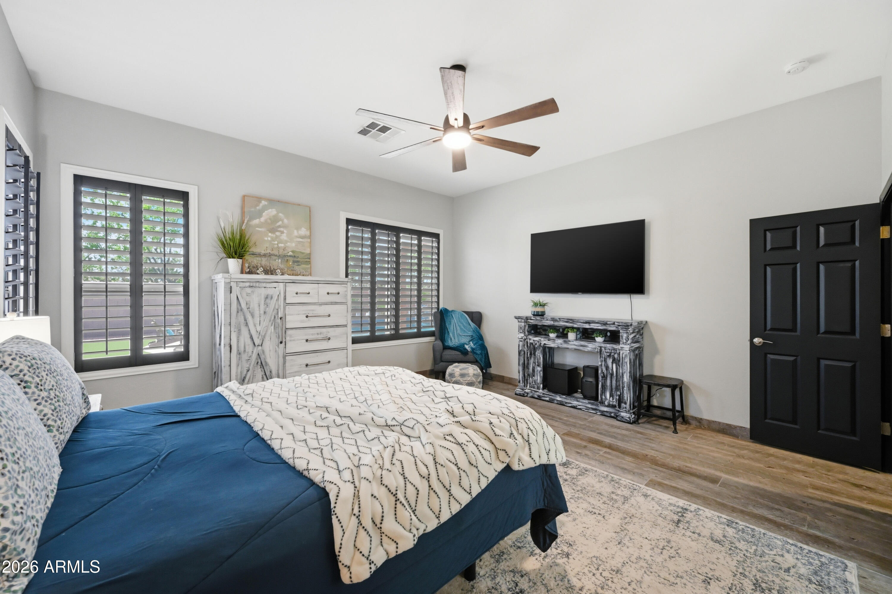 2328 S SORRELLE Street