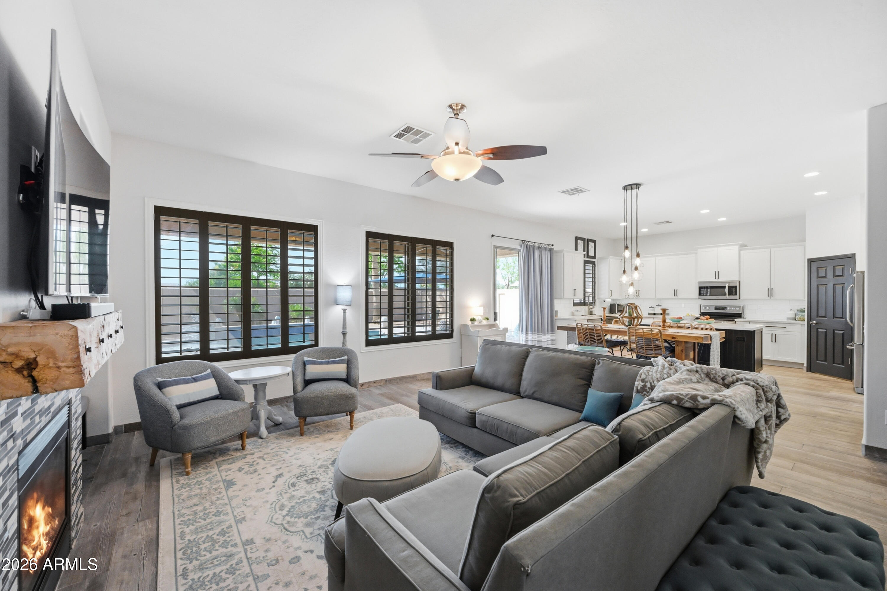 2328 S SORRELLE Street