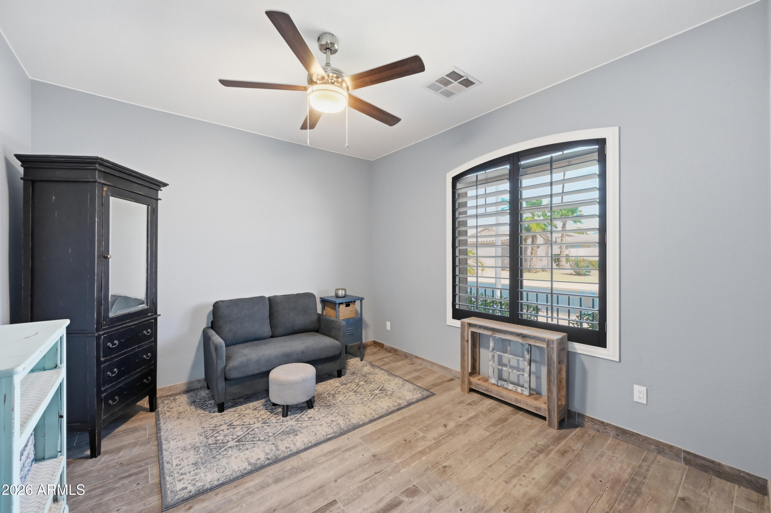 2328 S SORRELLE Street