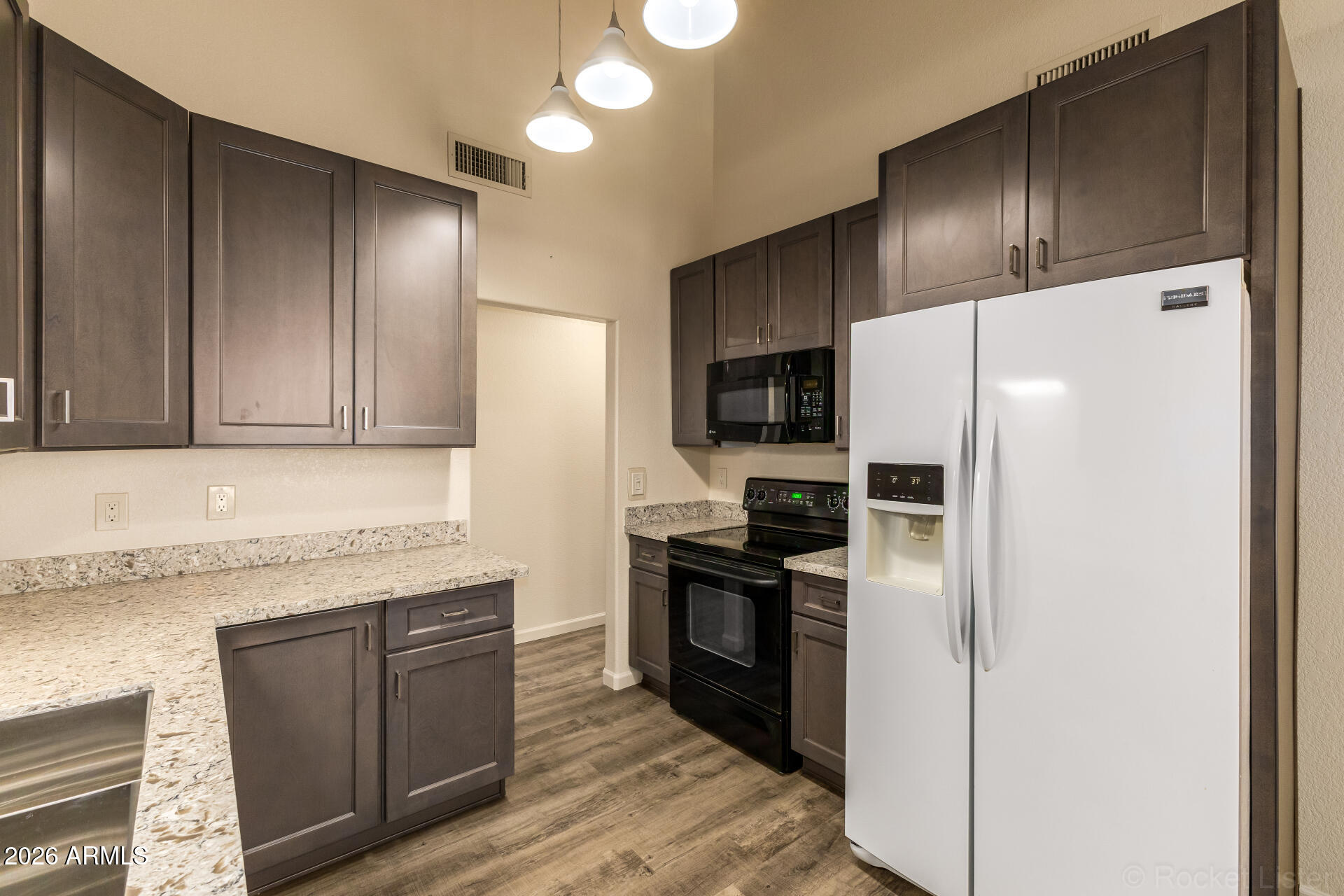 1638 E FAIRVIEW Street