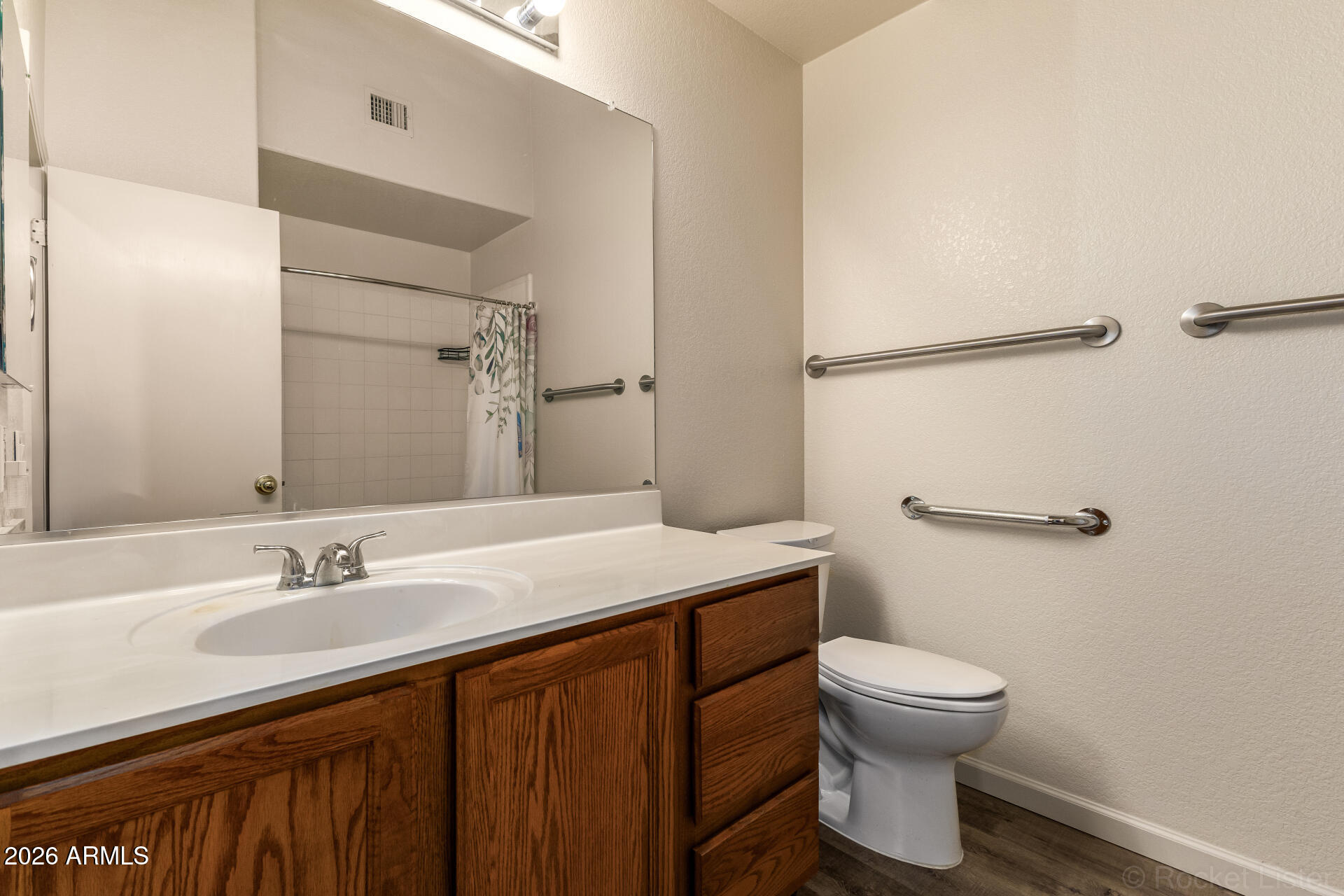 1638 E FAIRVIEW Street