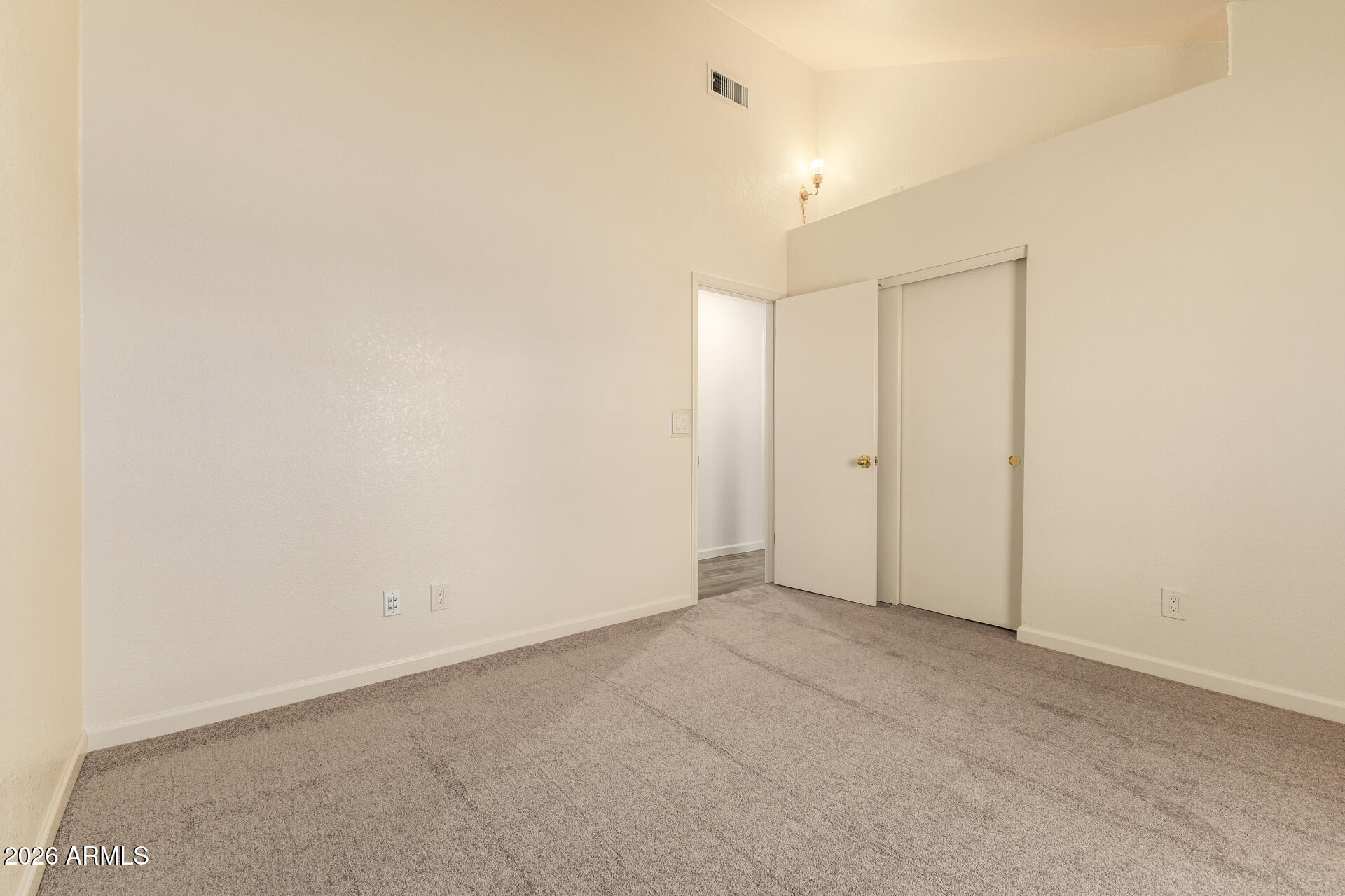 1638 E FAIRVIEW Street