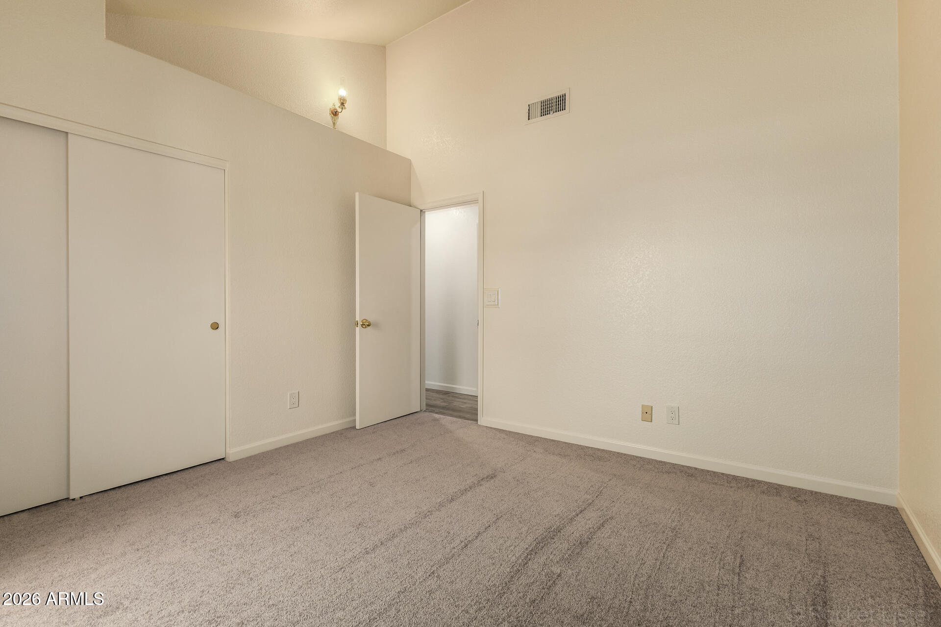 1638 E FAIRVIEW Street