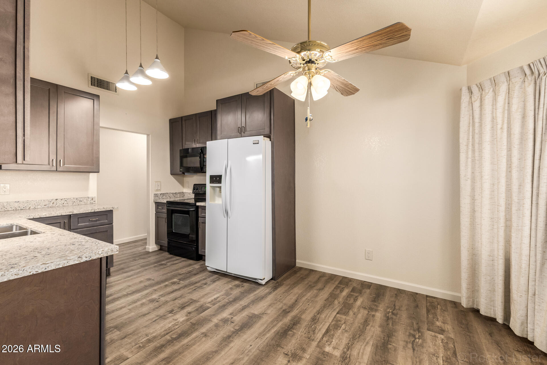 1638 E FAIRVIEW Street