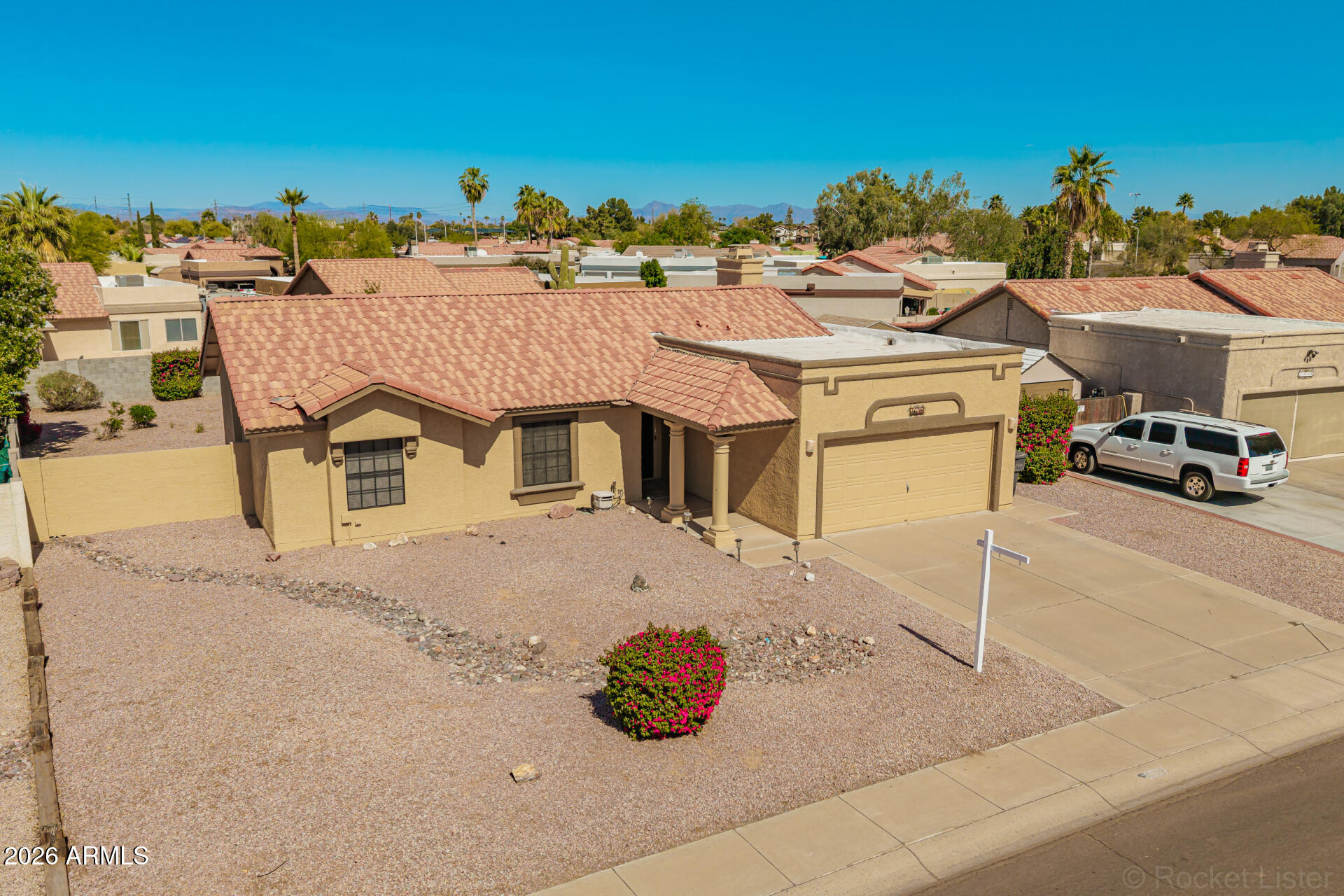 1638 E FAIRVIEW Street