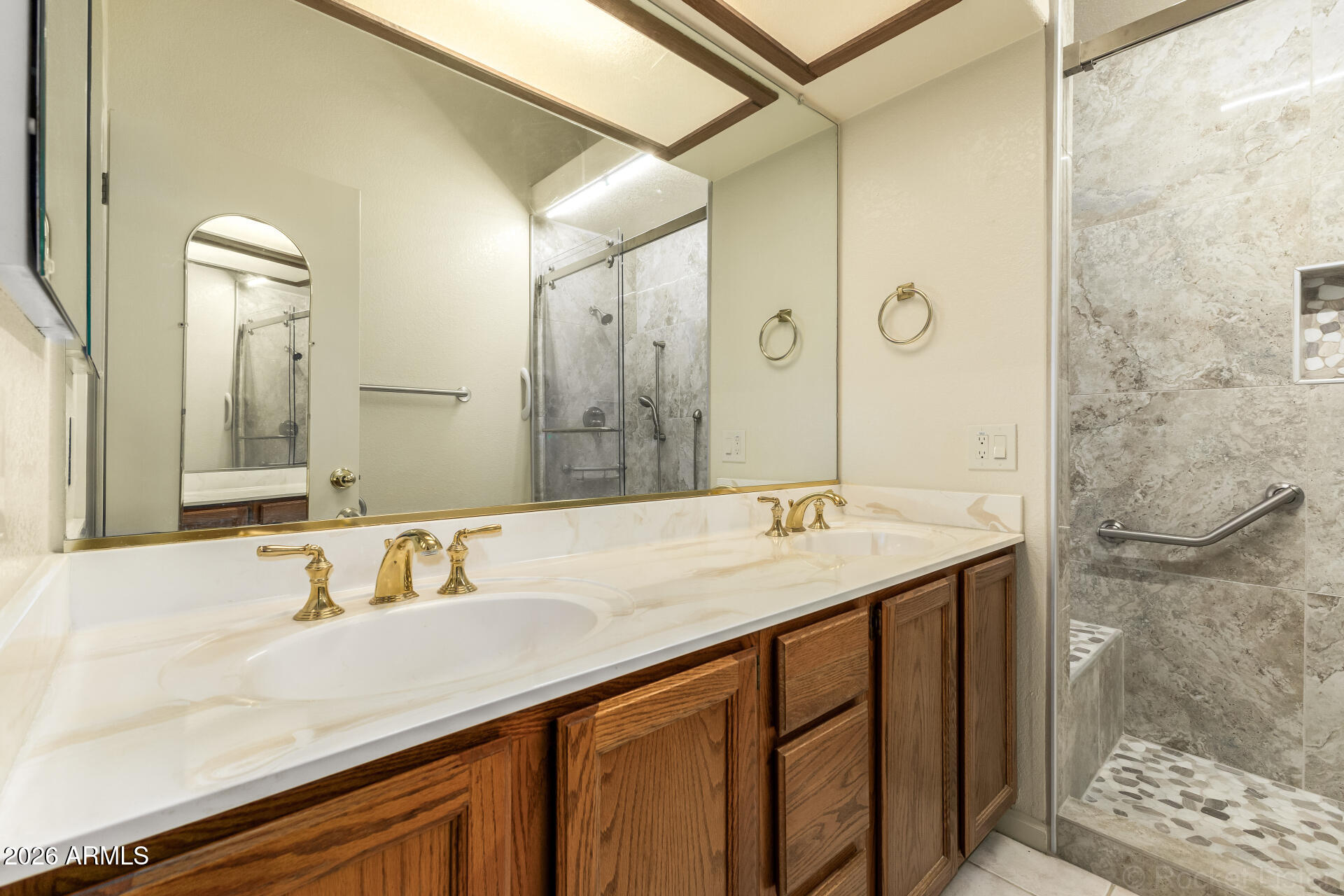 1638 E FAIRVIEW Street