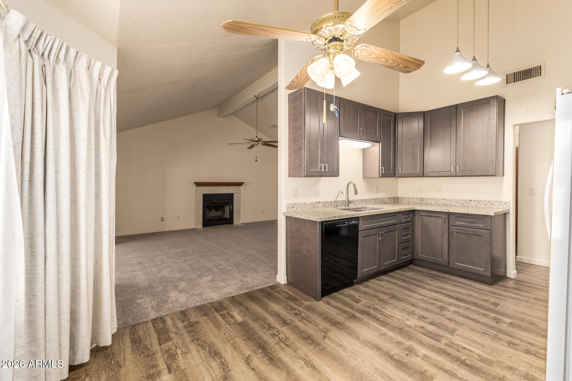 1638 E FAIRVIEW Street