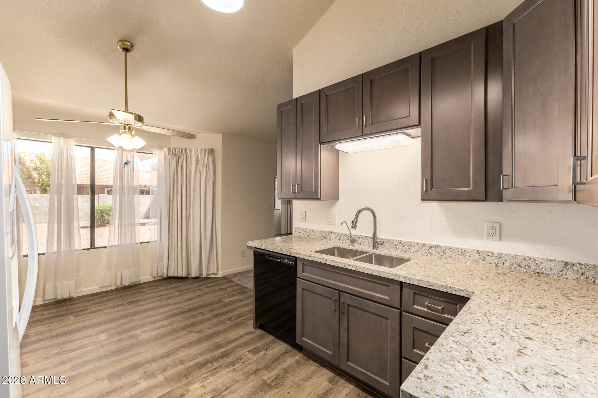 1638 E FAIRVIEW Street