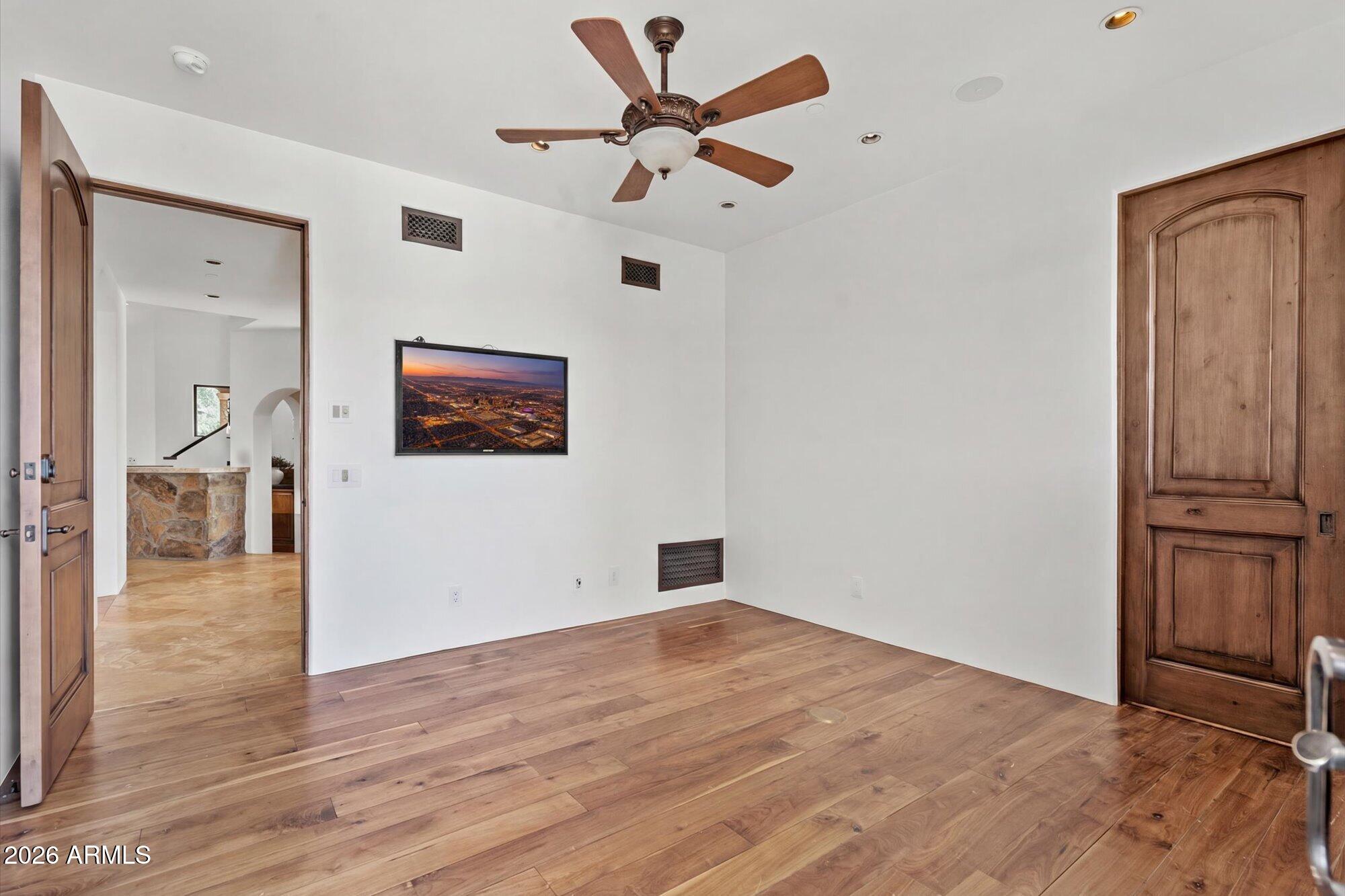 9820 E THOMPSON PEAK Parkway 648