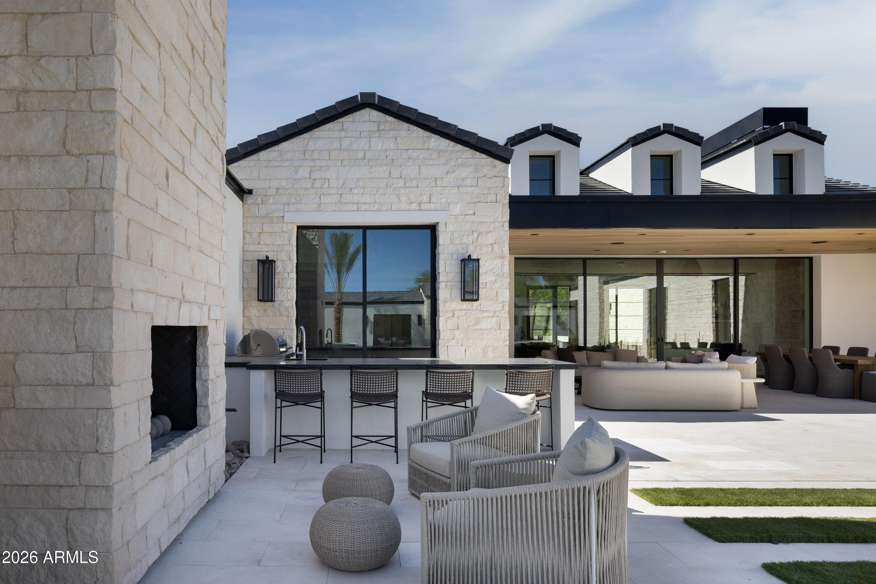 5717 E VIA LOS RANCHOS