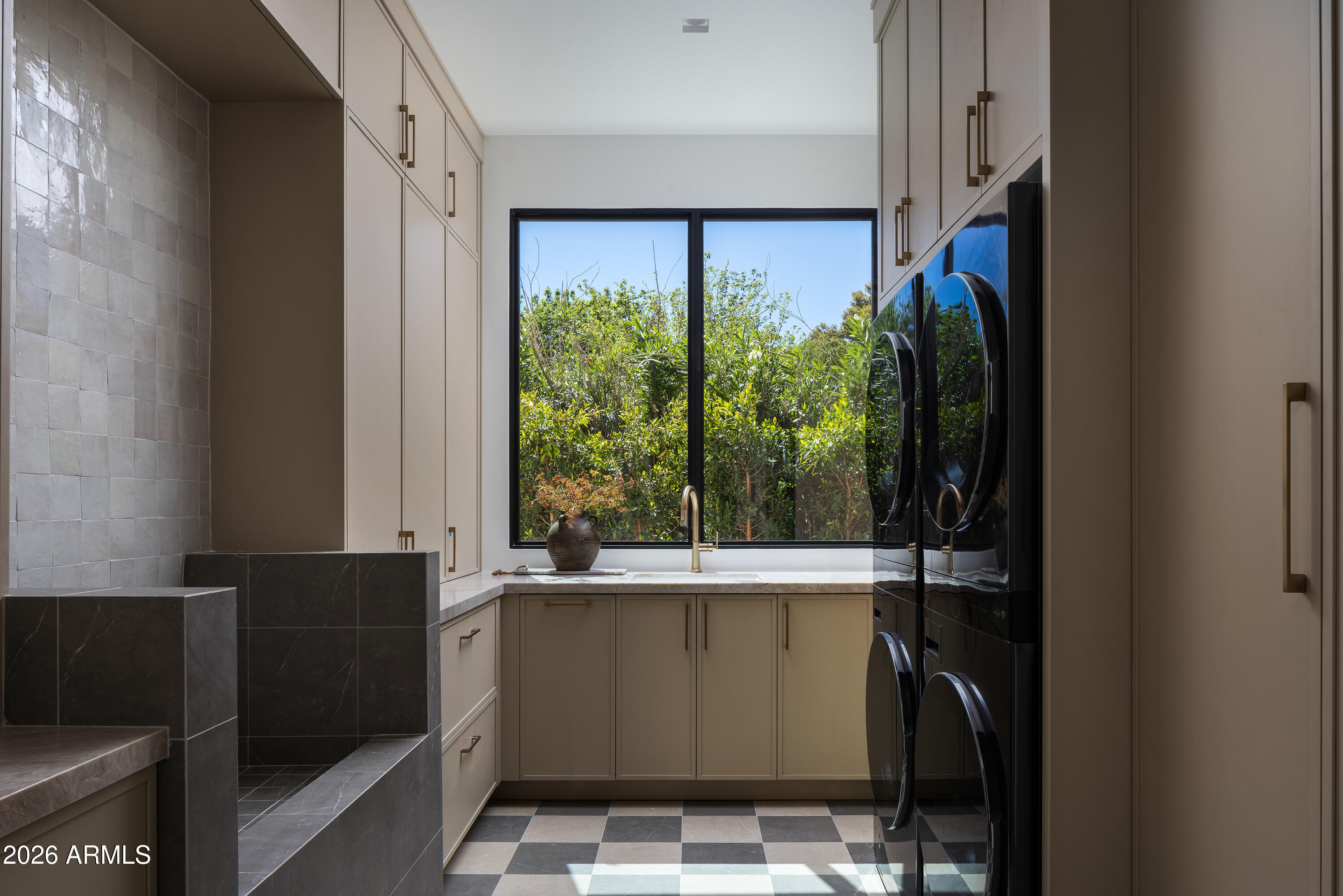 5717 E VIA LOS RANCHOS