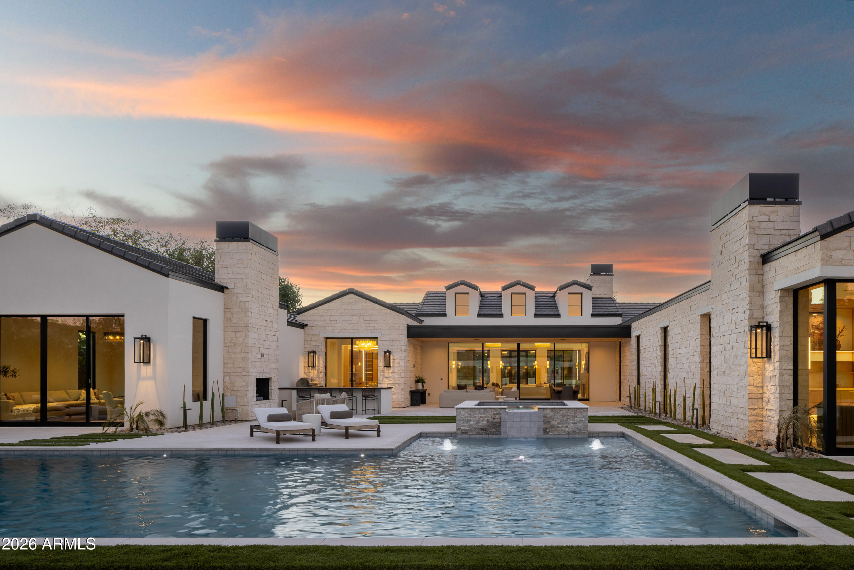 5717 E VIA LOS RANCHOS