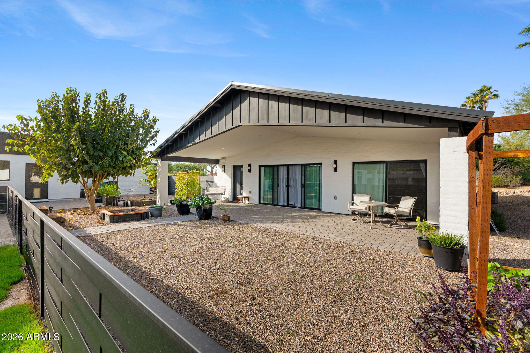 3842 E SAN MIGUEL Avenue