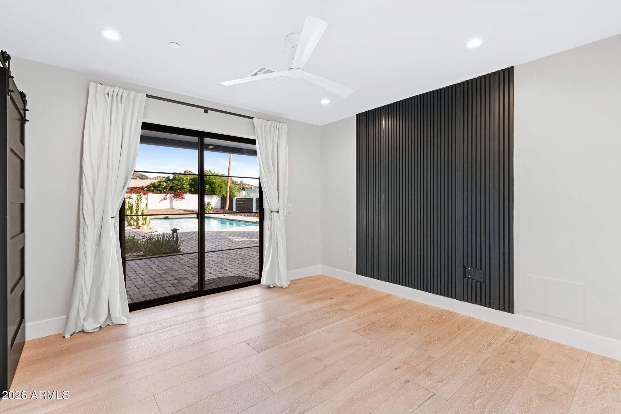 3842 E SAN MIGUEL Avenue