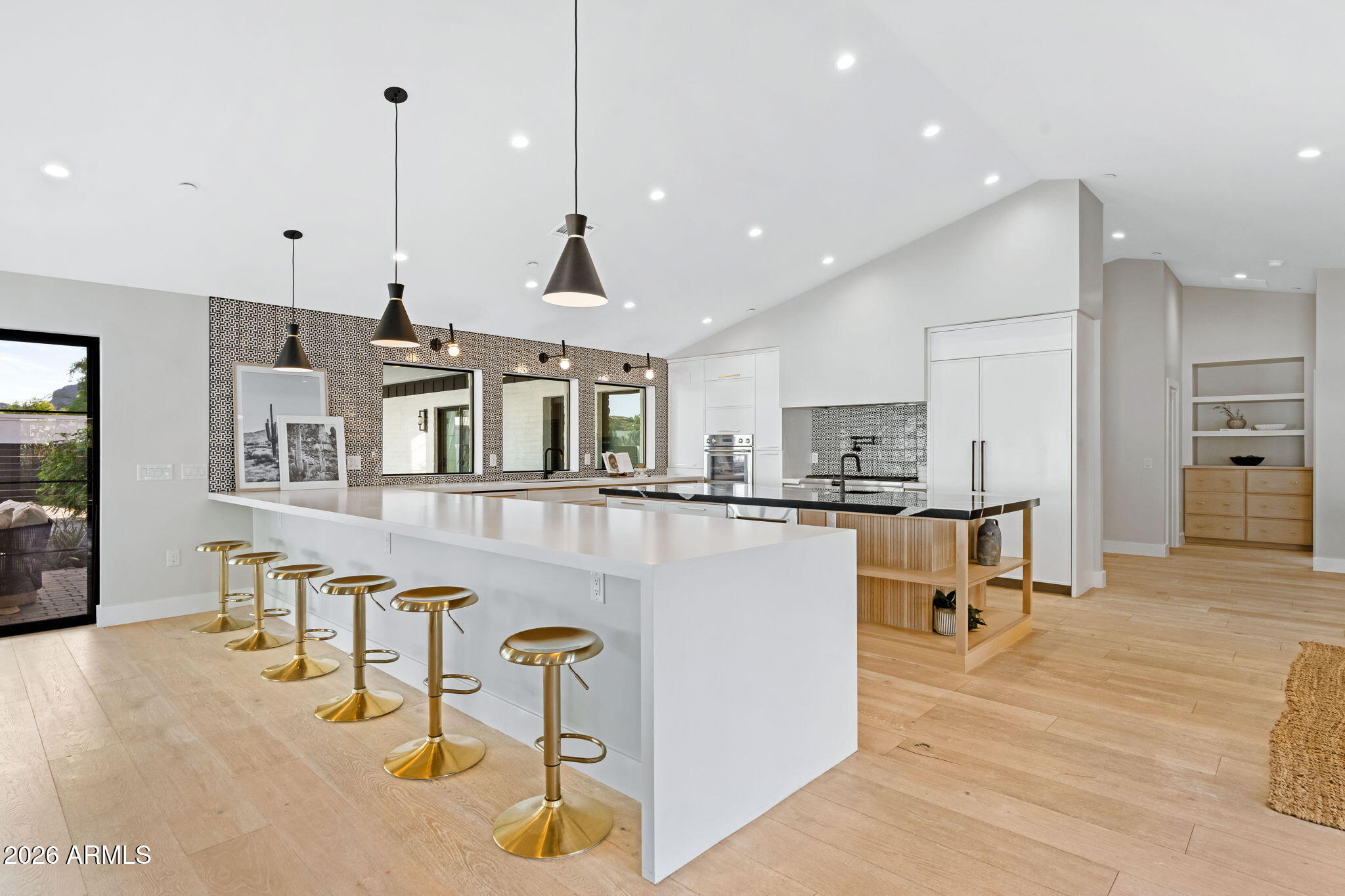 3842 E SAN MIGUEL Avenue