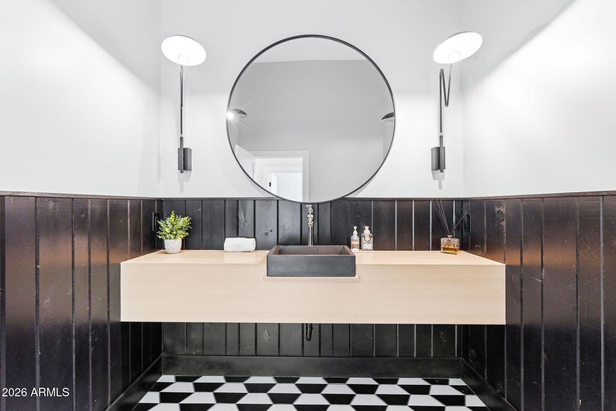 3842 E SAN MIGUEL Avenue