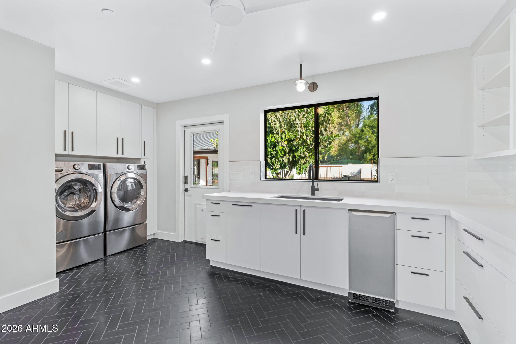 3842 E SAN MIGUEL Avenue