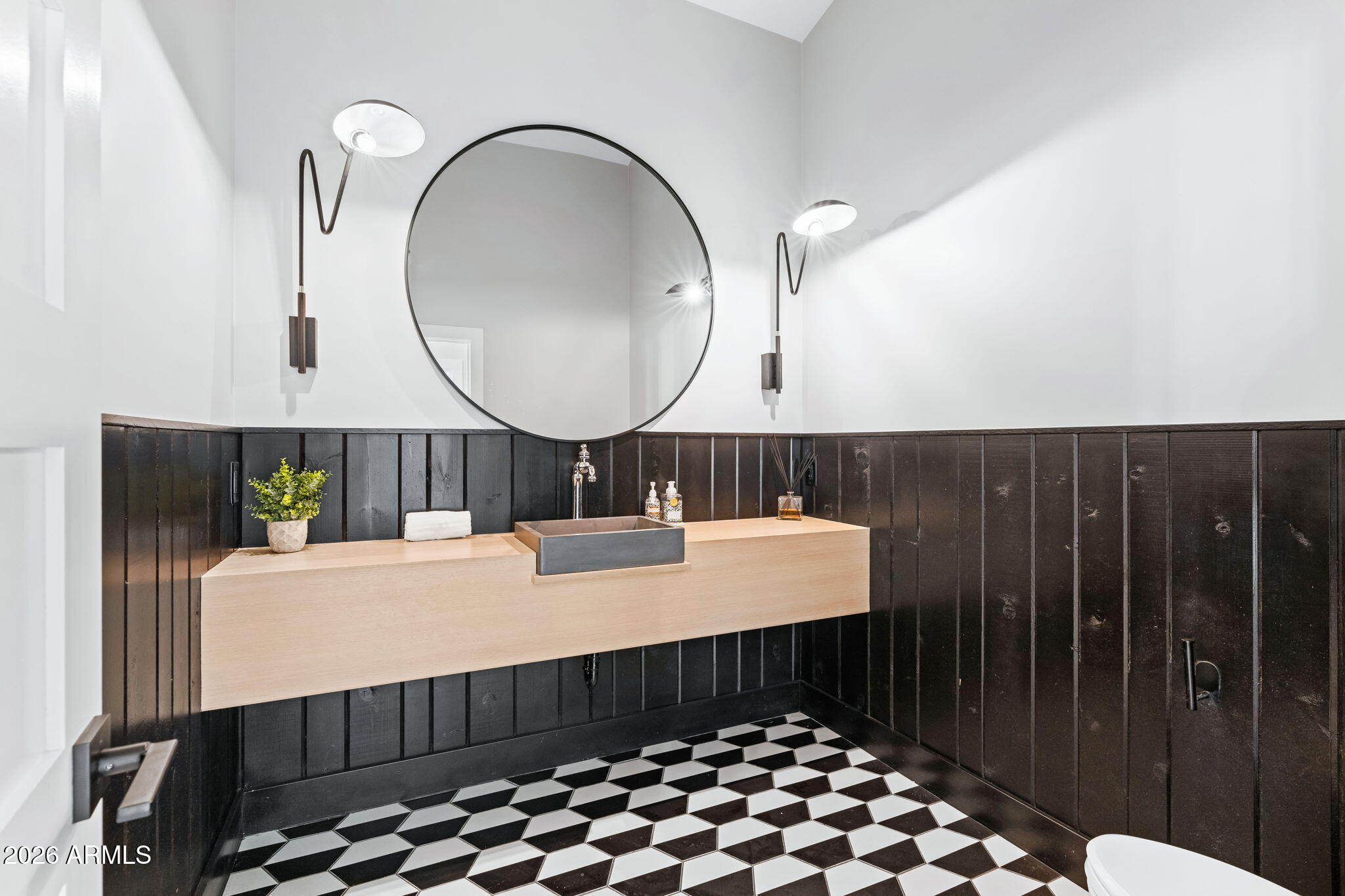 3842 E SAN MIGUEL Avenue