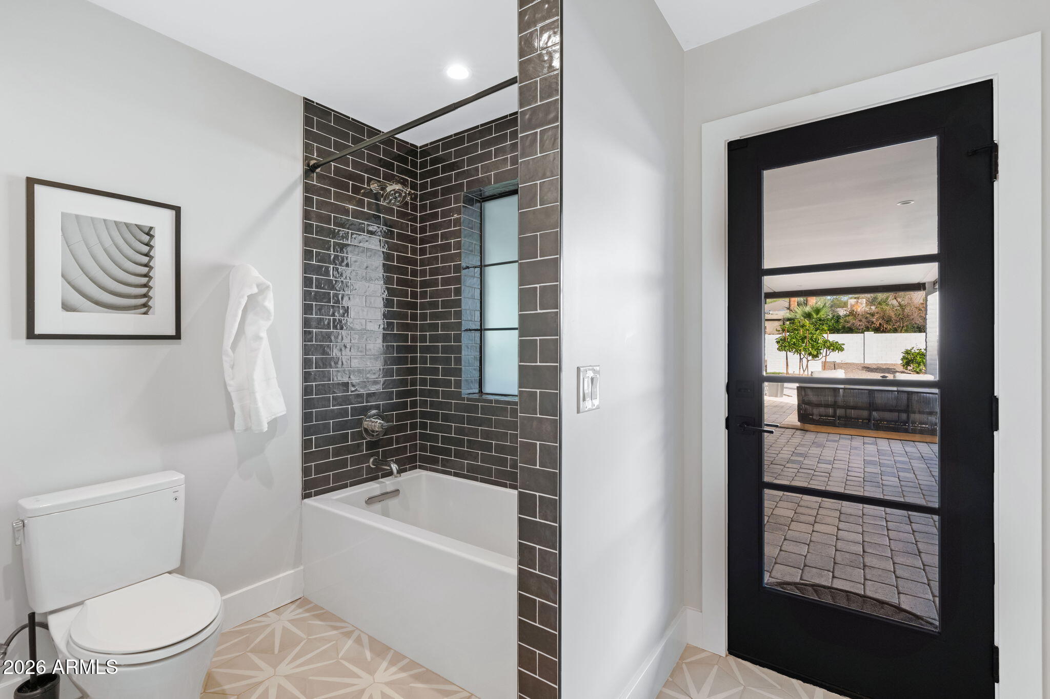 3842 E SAN MIGUEL Avenue