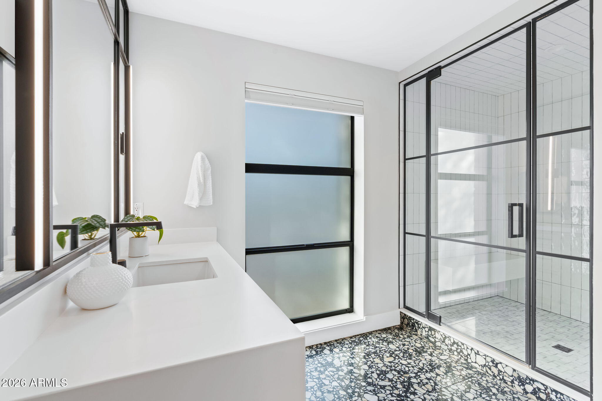 3842 E SAN MIGUEL Avenue