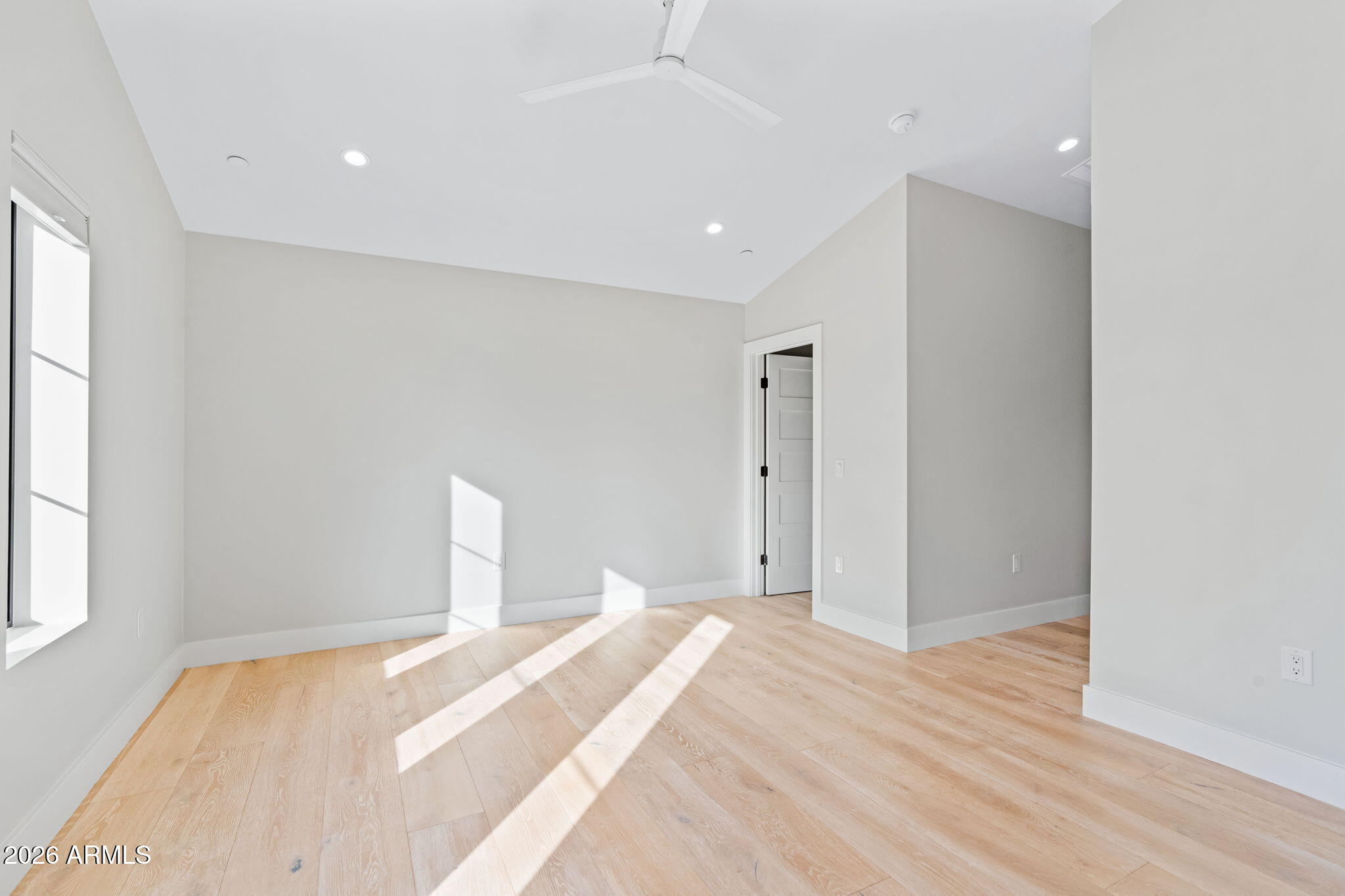 3842 E SAN MIGUEL Avenue