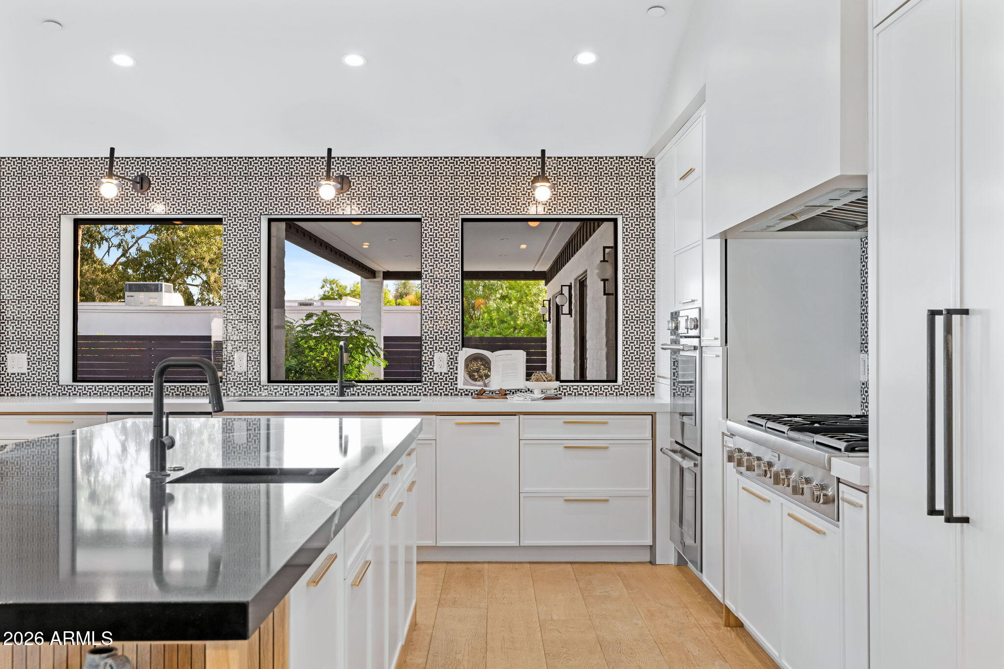 3842 E SAN MIGUEL Avenue