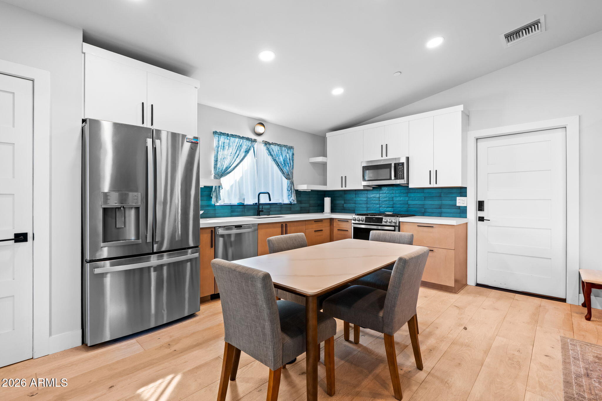 3842 E SAN MIGUEL Avenue