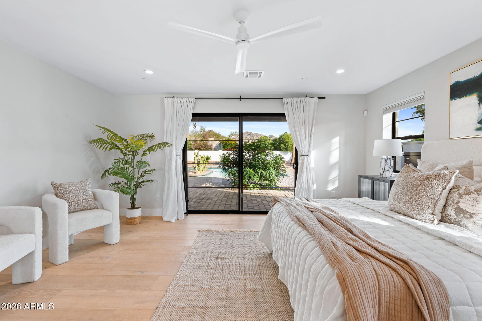 3842 E SAN MIGUEL Avenue