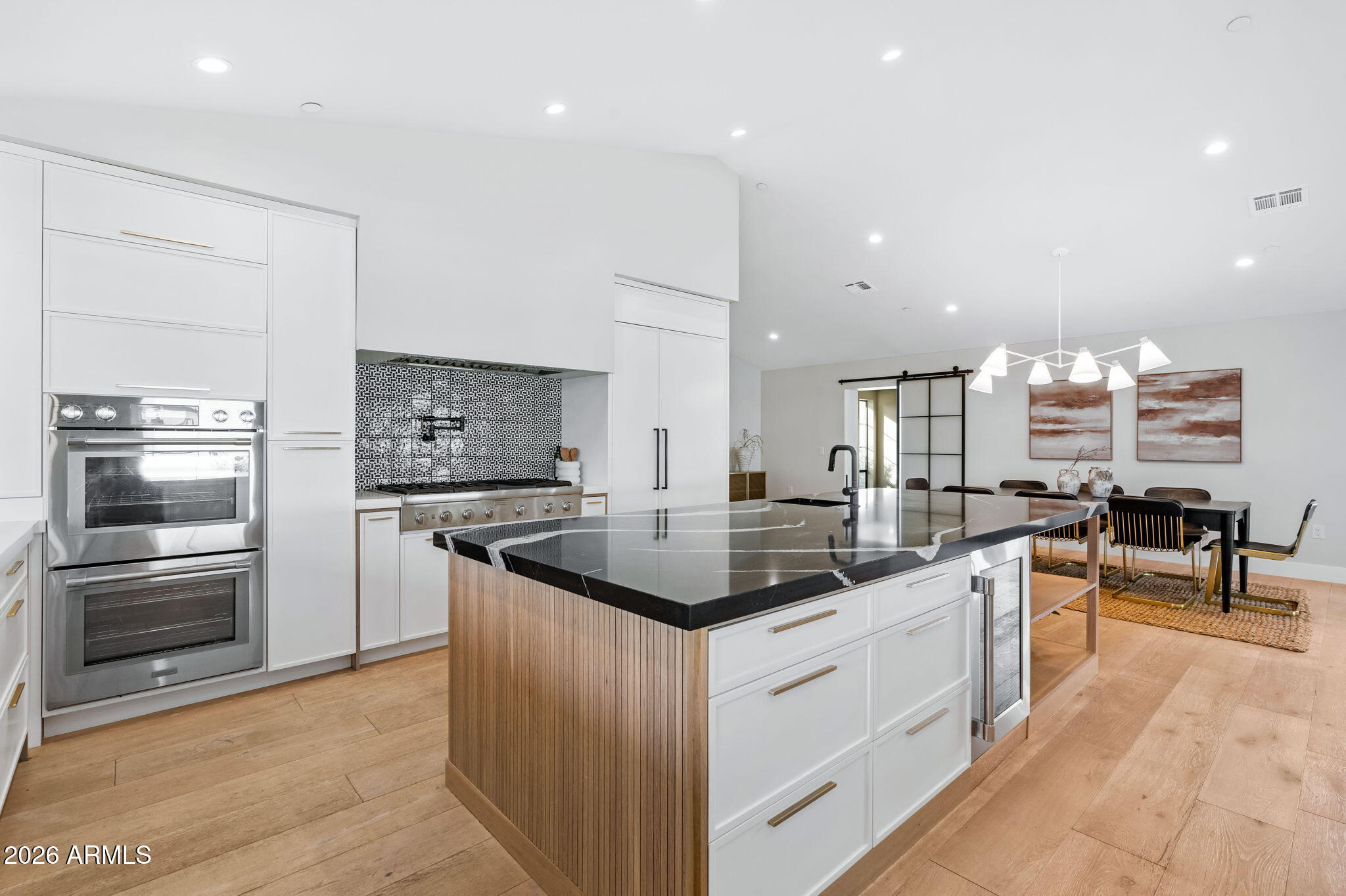 3842 E SAN MIGUEL Avenue