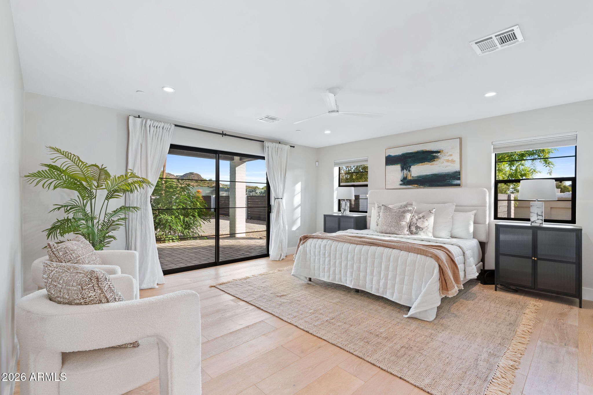 3842 E SAN MIGUEL Avenue