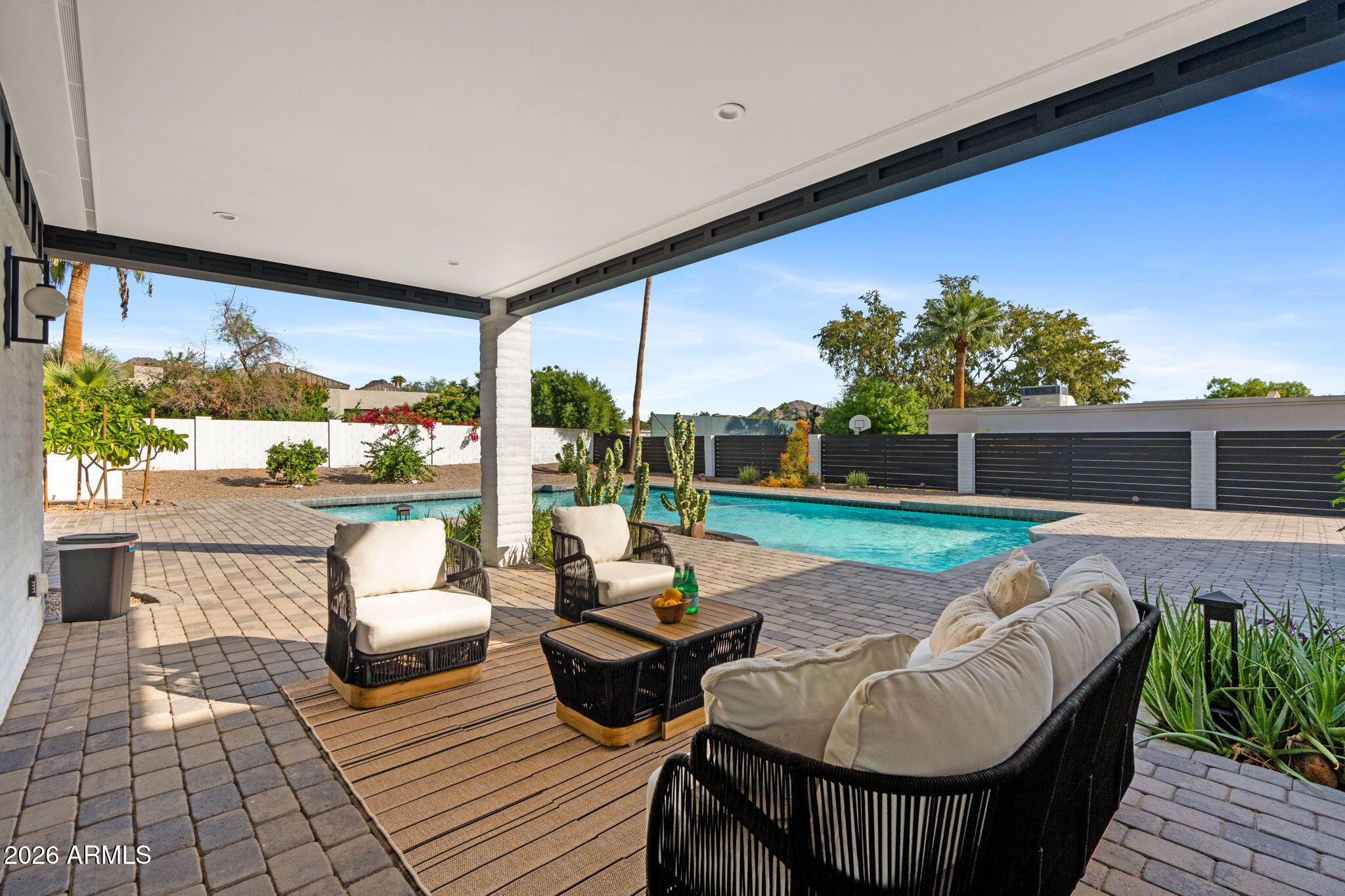 3842 E SAN MIGUEL Avenue