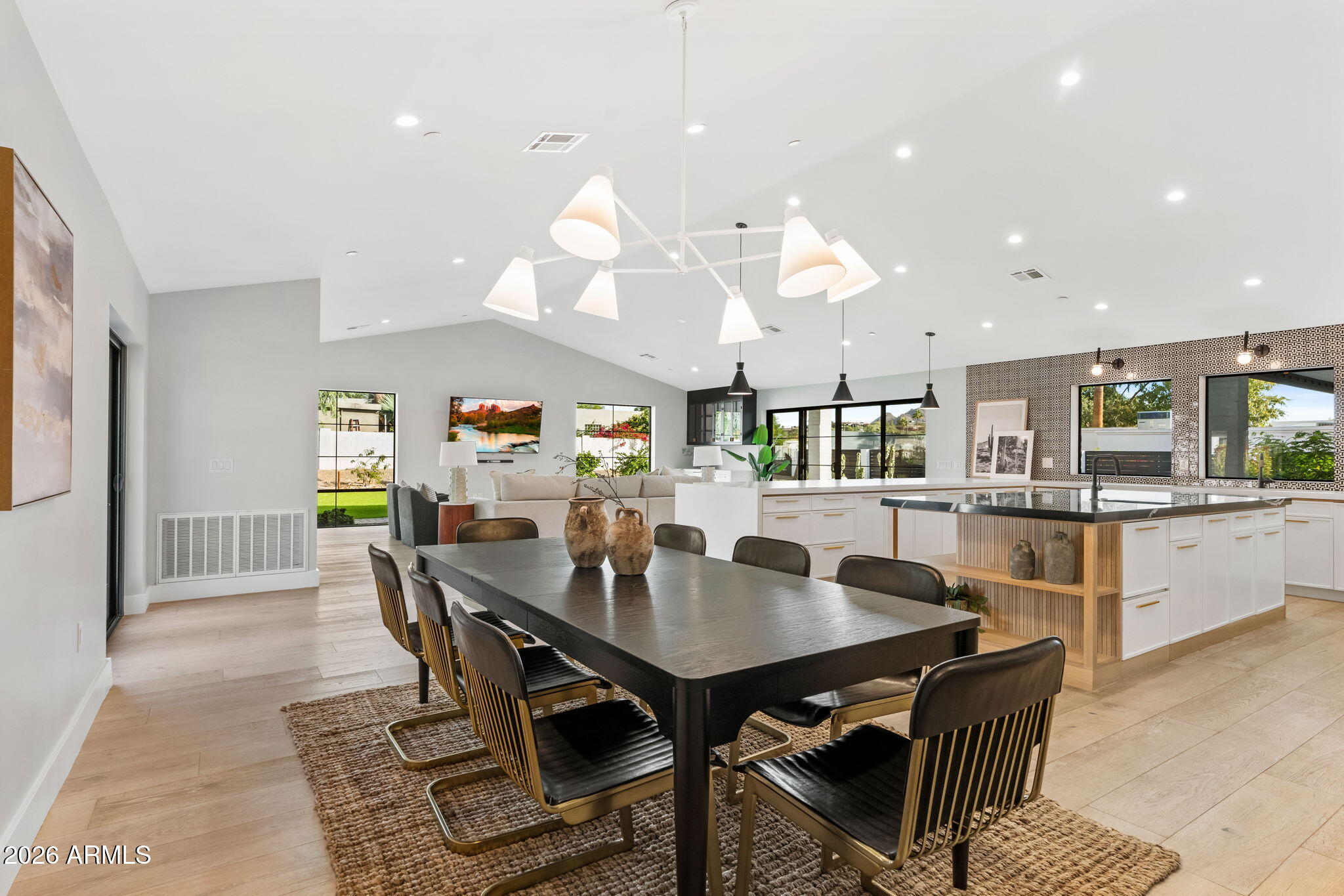 3842 E SAN MIGUEL Avenue