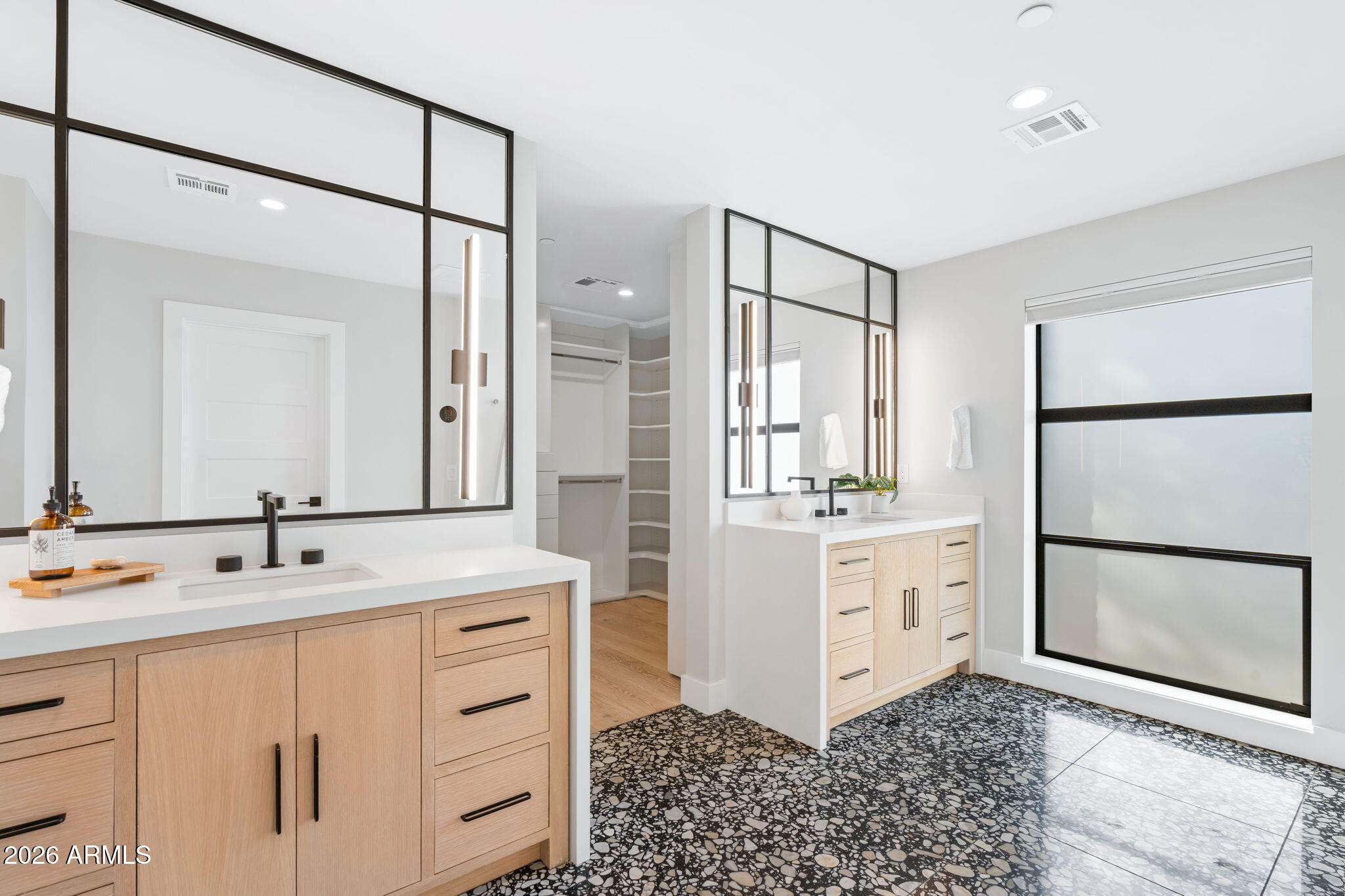 3842 E SAN MIGUEL Avenue