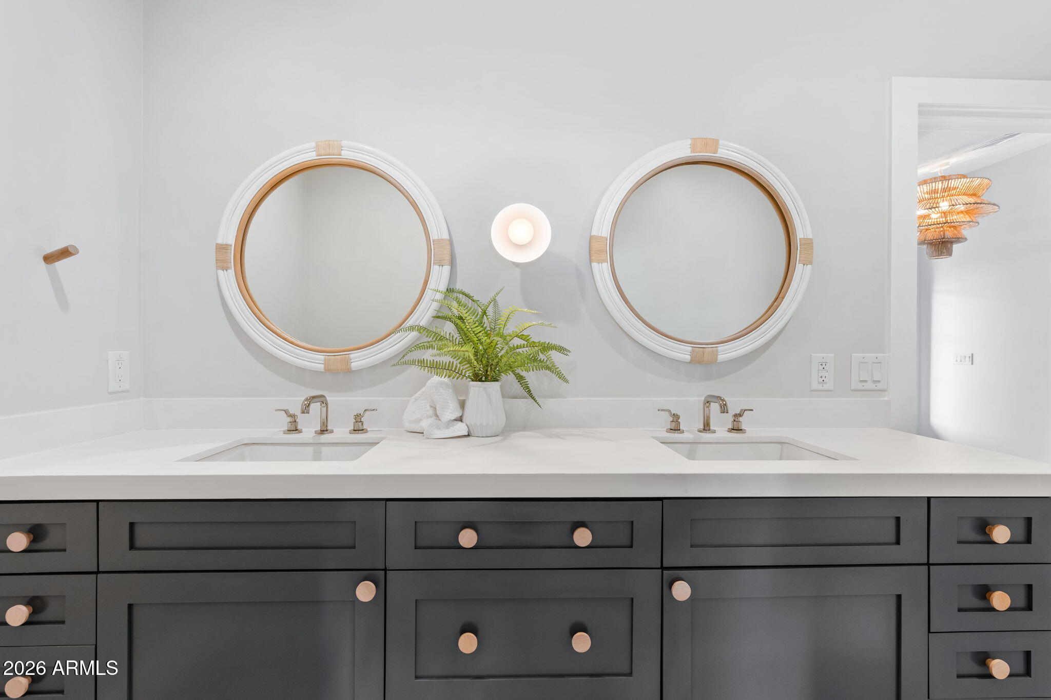 3842 E SAN MIGUEL Avenue