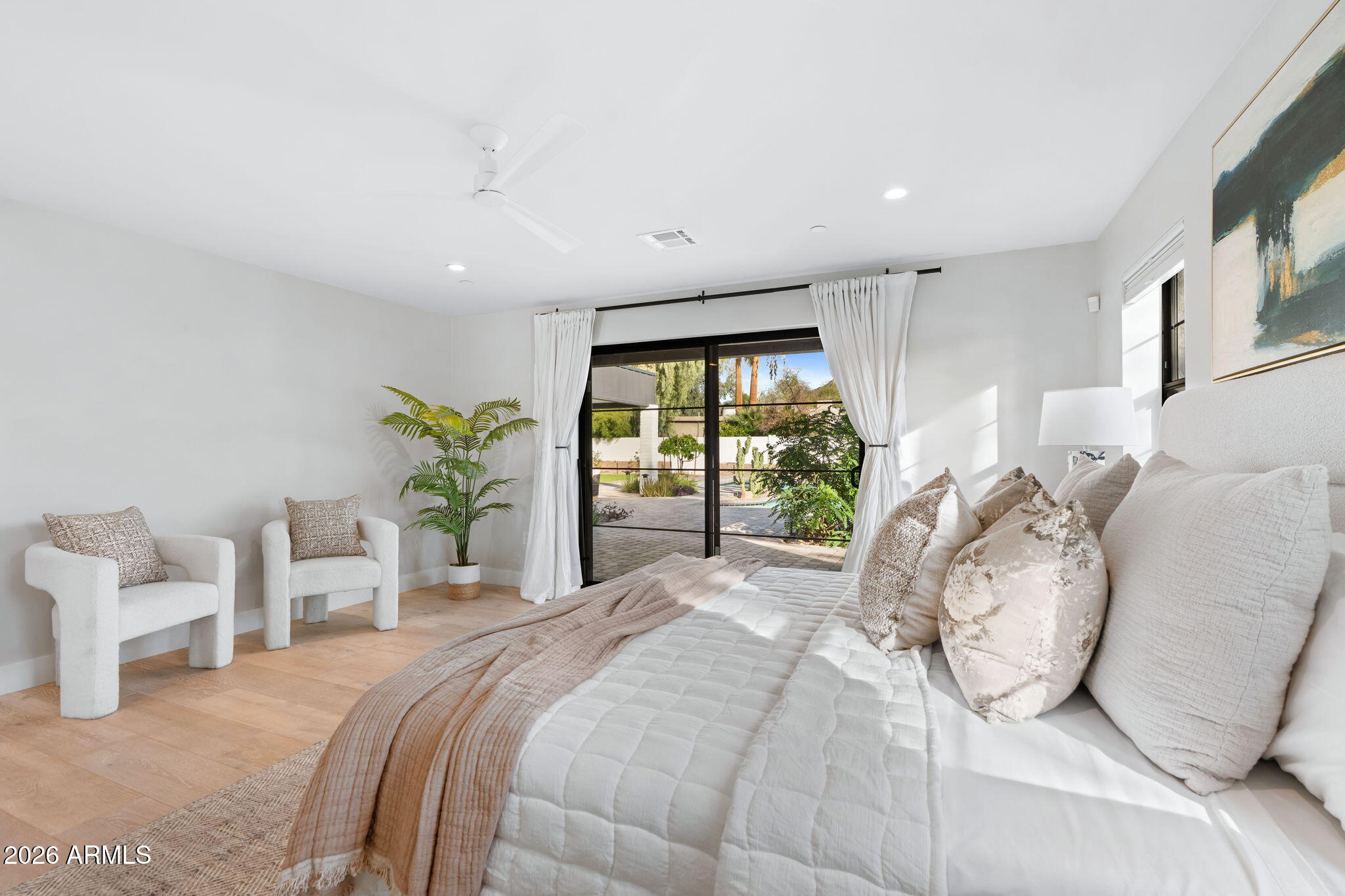 3842 E SAN MIGUEL Avenue