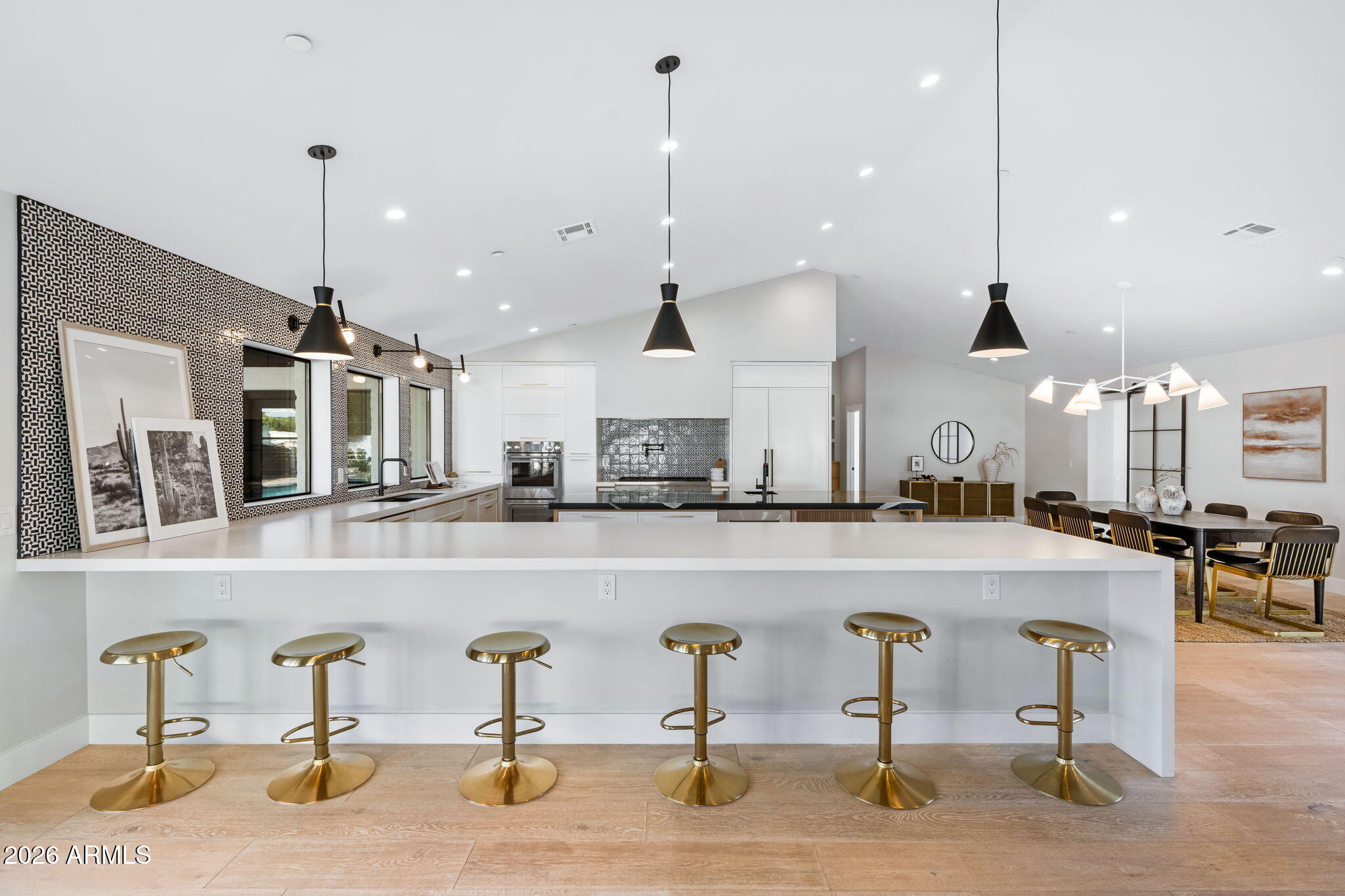 3842 E SAN MIGUEL Avenue