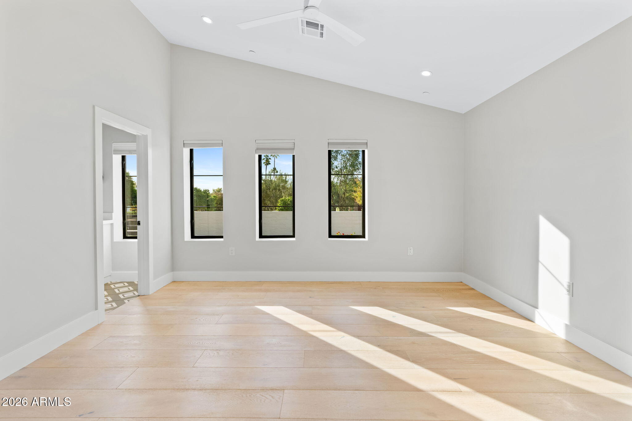 3842 E SAN MIGUEL Avenue