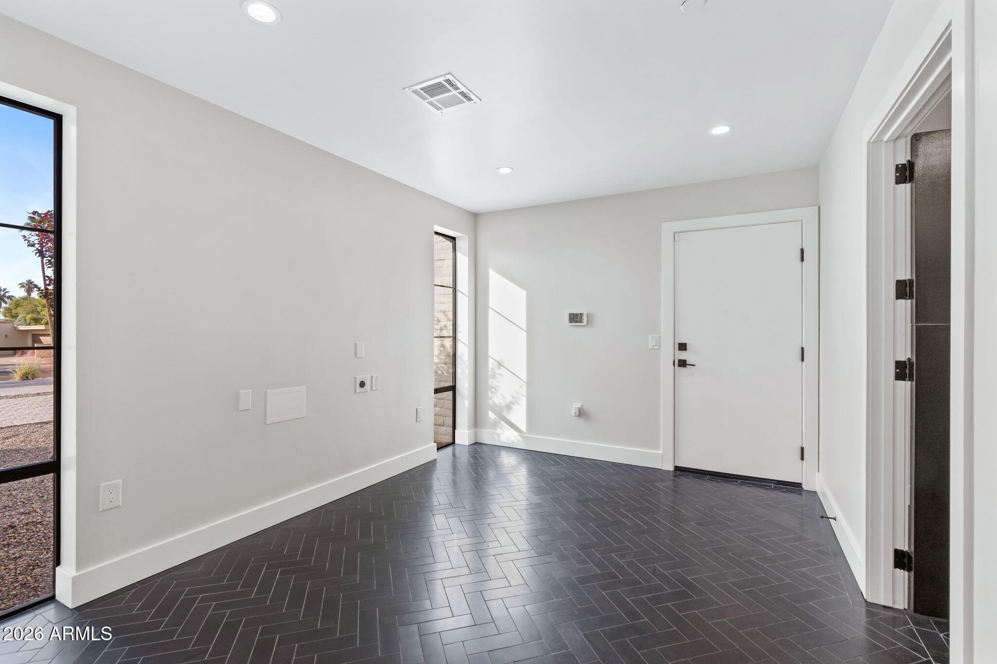 3842 E SAN MIGUEL Avenue