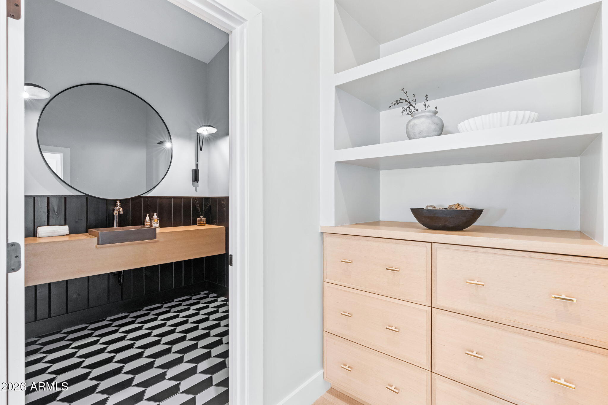 3842 E SAN MIGUEL Avenue