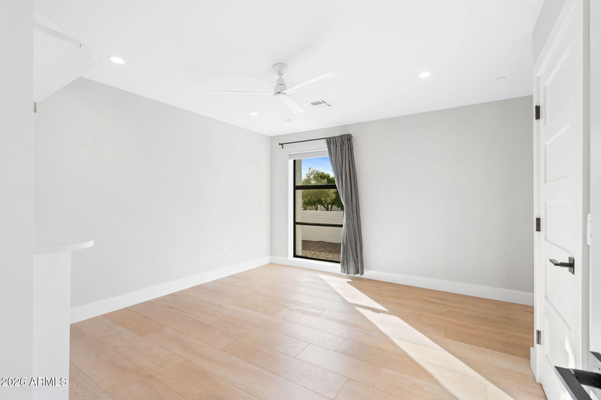 3842 E SAN MIGUEL Avenue