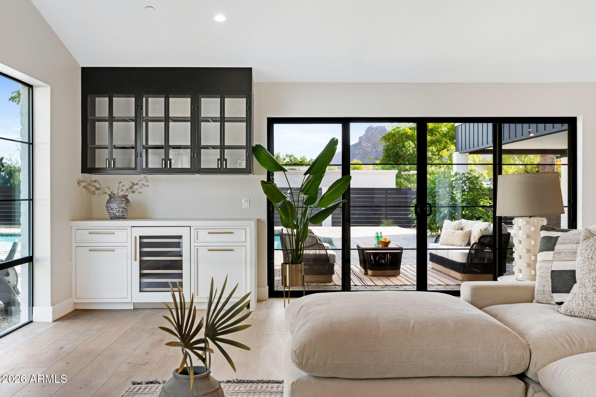 3842 E SAN MIGUEL Avenue